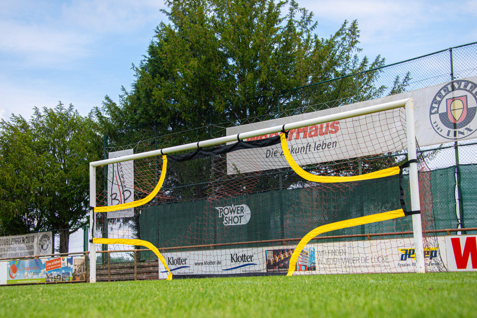 POWERSHOT® 7.32 x 2.44 m Self-Weighted Shooting Wall in Mesh Nylon 2/7