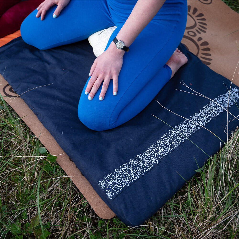 Conjunto de Meditação Samarali com Almofada Crescente Azul-Marinho 2/7