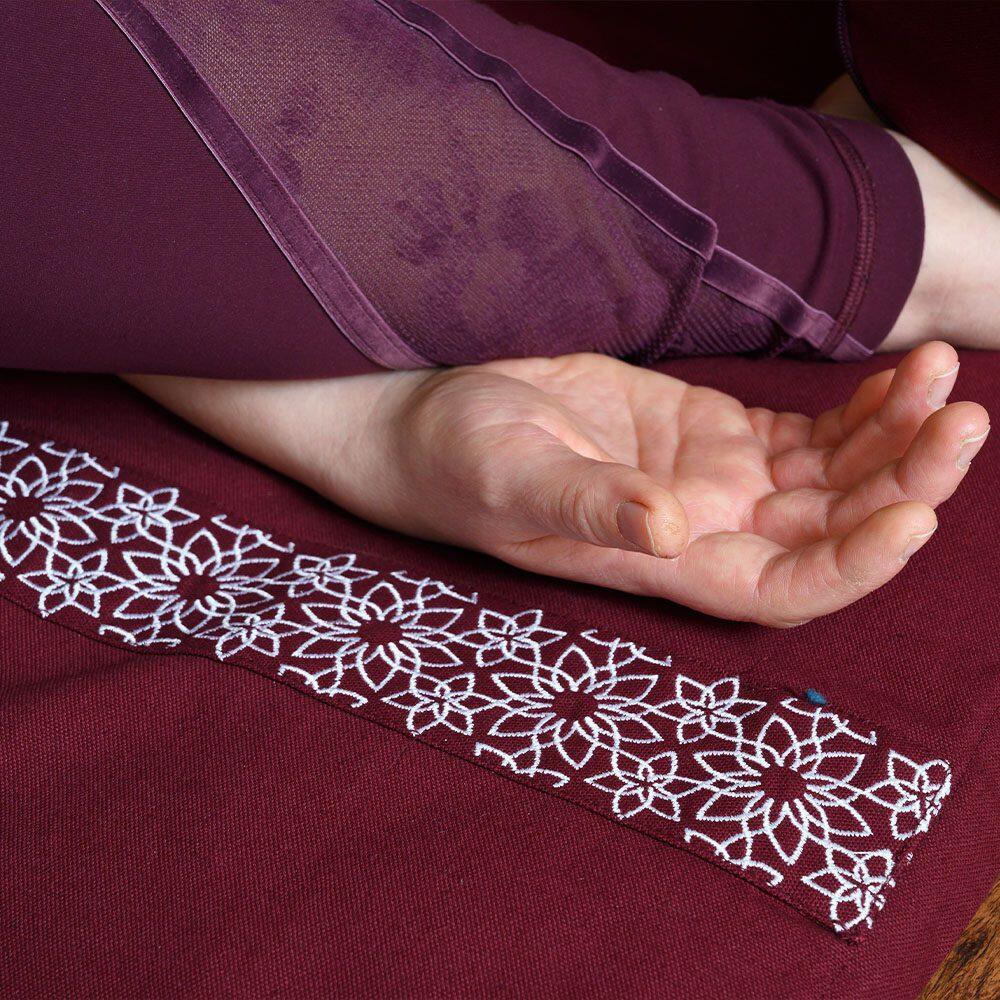 Set de meditación Samarali con Cojín Zafu Granate 2/7