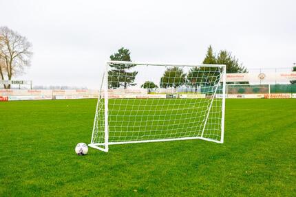 Bramka do piłki nożnej - 2,4 x 1,5 m - PVC - Biały