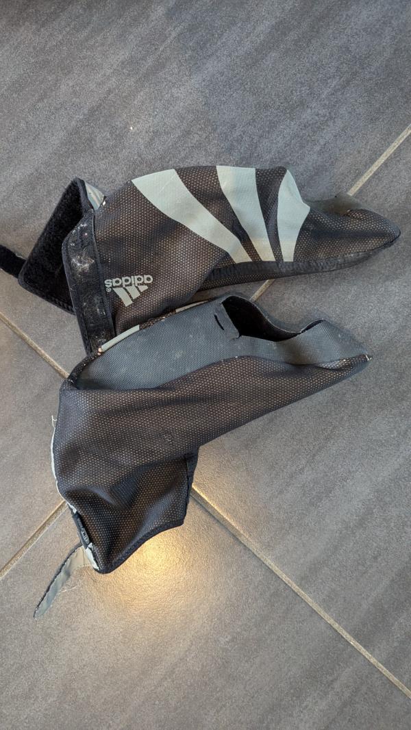 Entre Particuliers - Couvre chaussures vélo adidas 2/3
