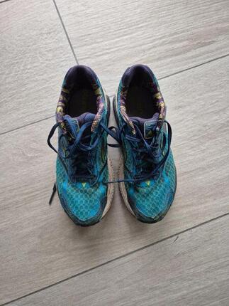 Tussen Particulieren - Brooks loopschoenen