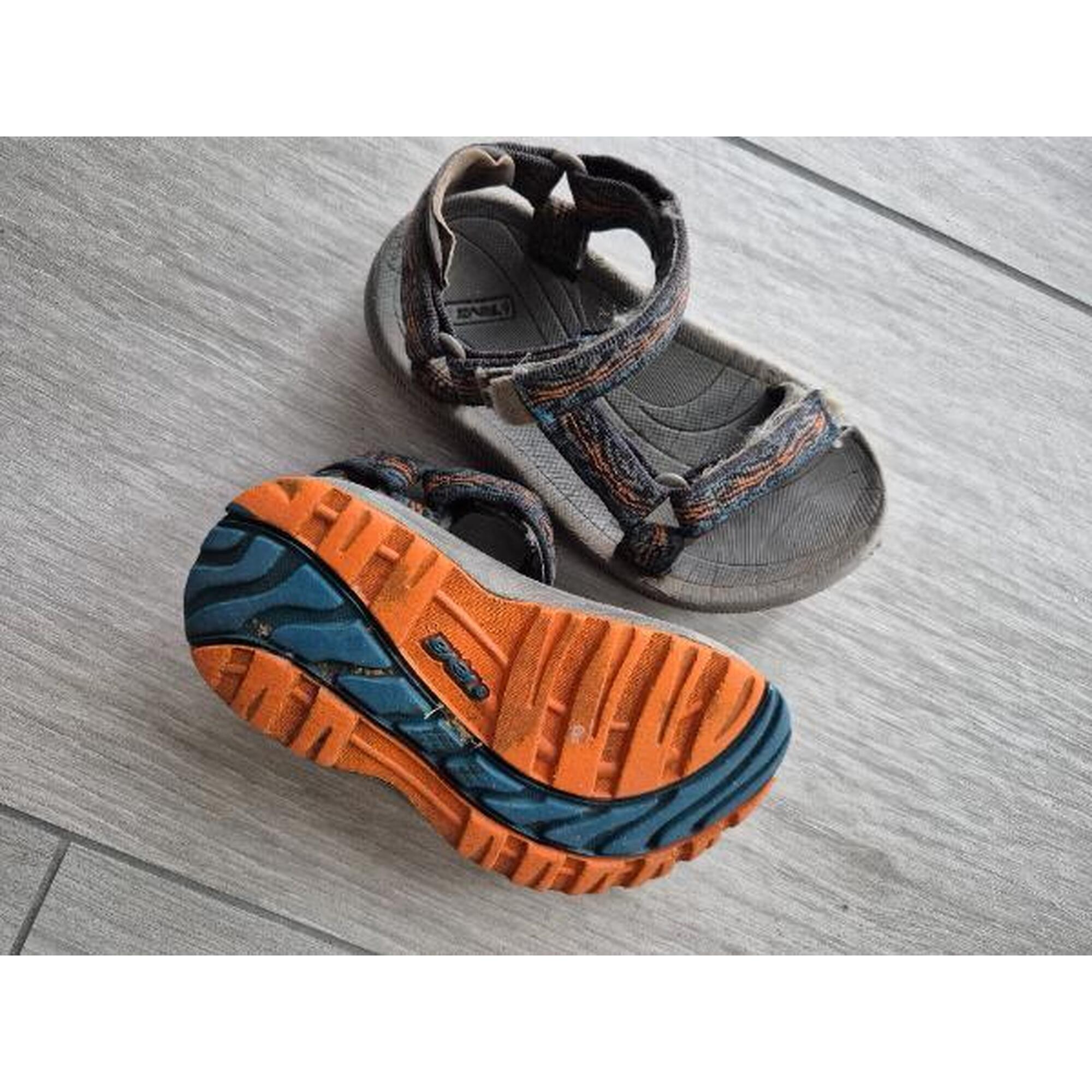 Tussen Particulieren - Teva sandalen 26