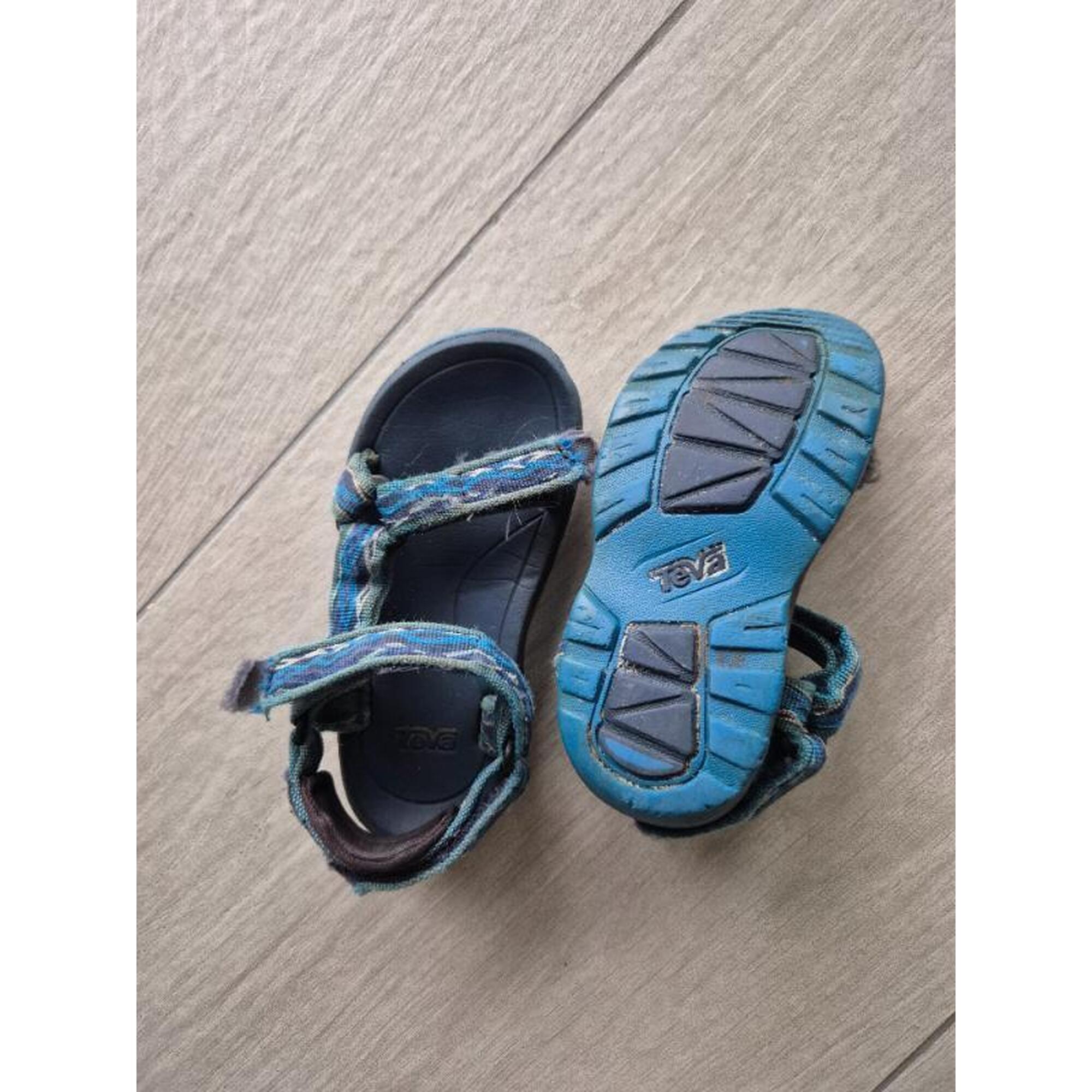 Tussen Particulieren - Teva sandalen 25