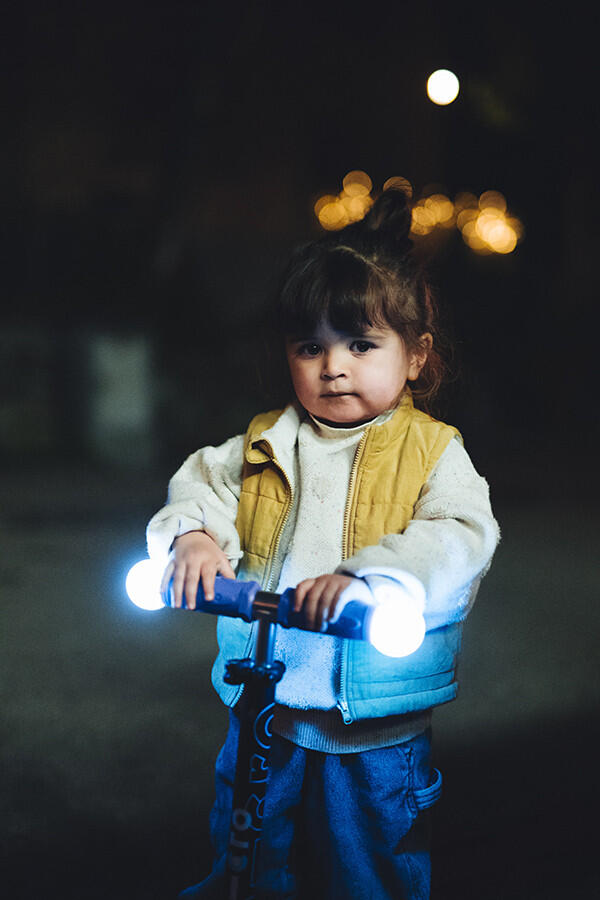 Hulajnoga dla dzieci ze świecącymi rączkami i kołami Mini Micro Deluxe Magic LED 2/7