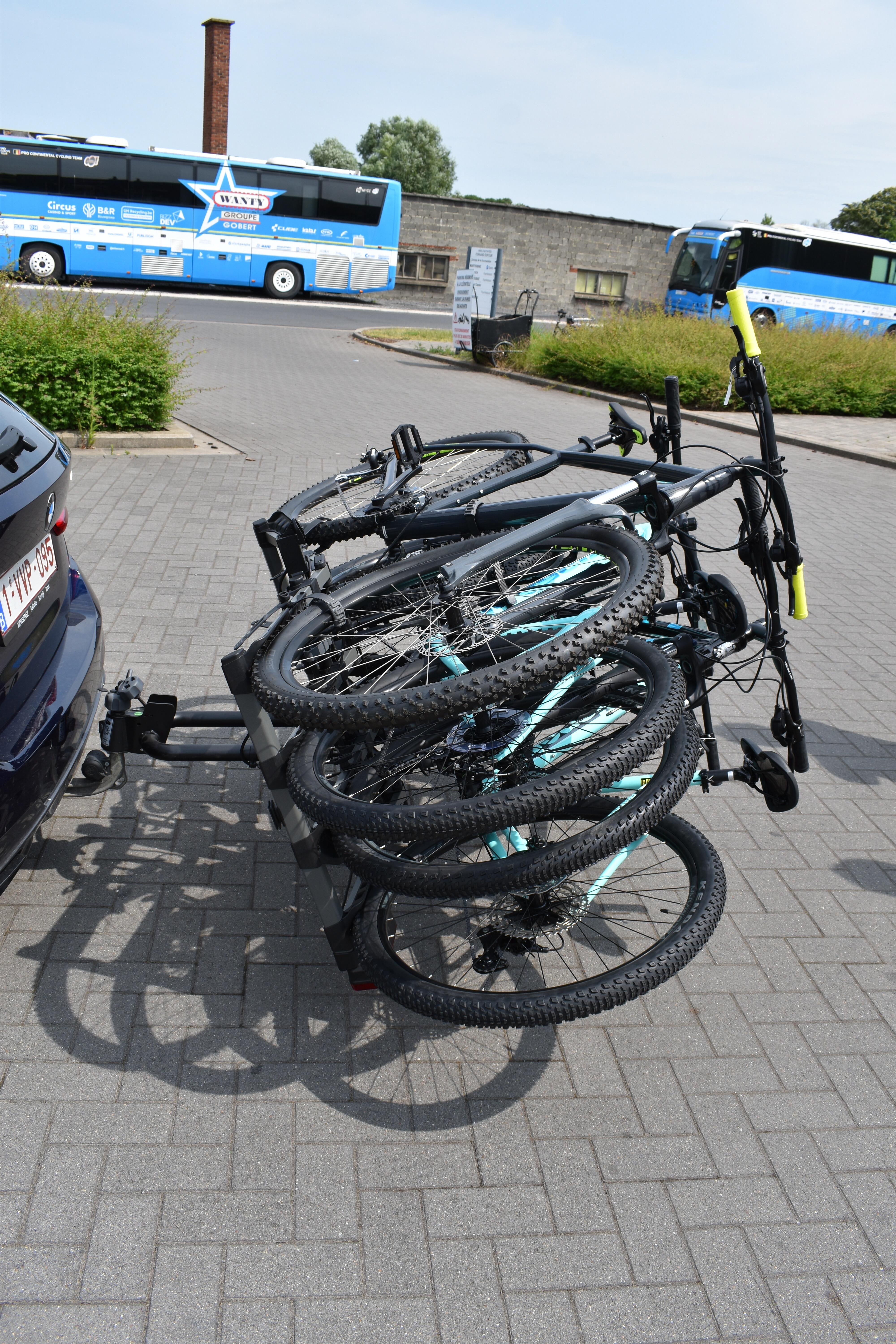 Portabicicletas Eazzy de 4 enganches - plataforma plegable para 4