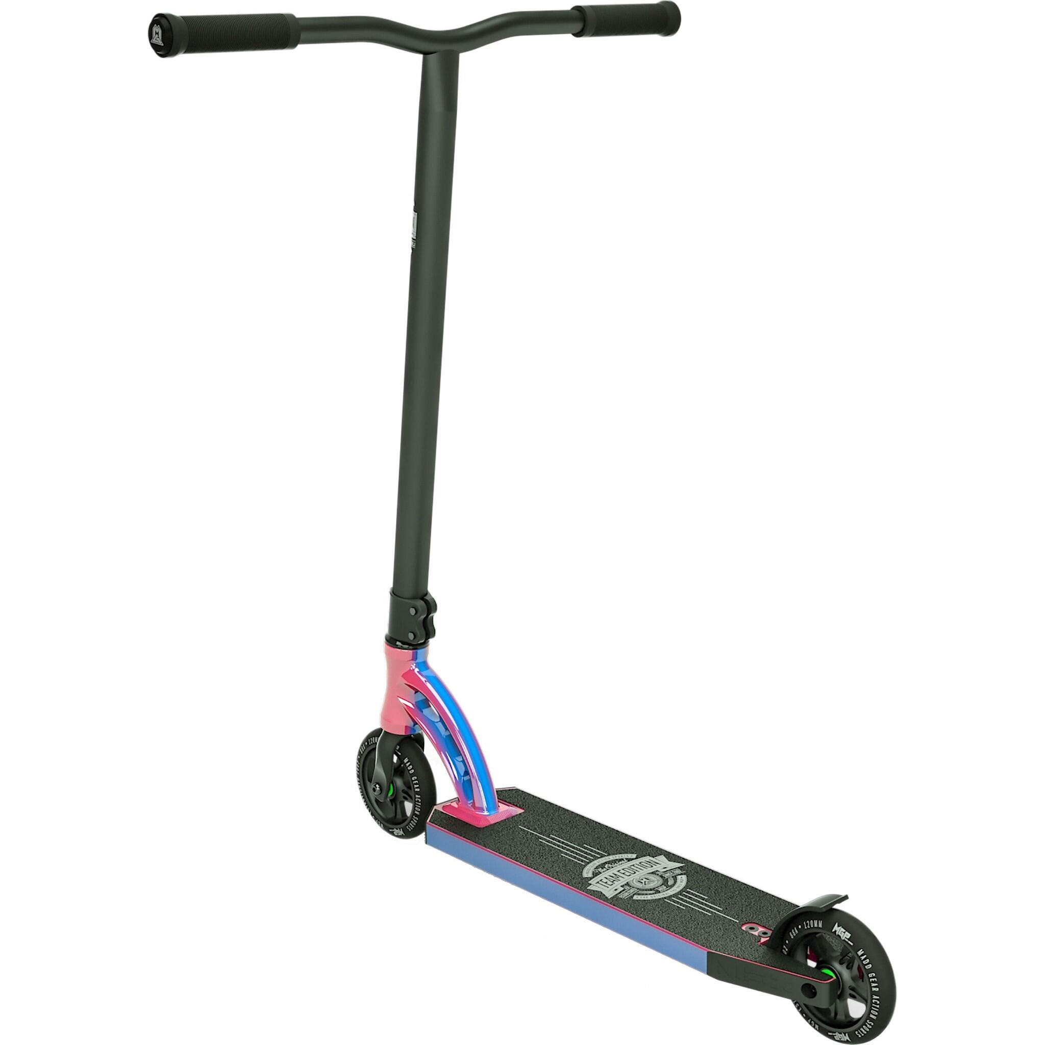 Core CD1 Stuntstep Zwart Neochrome 81cm