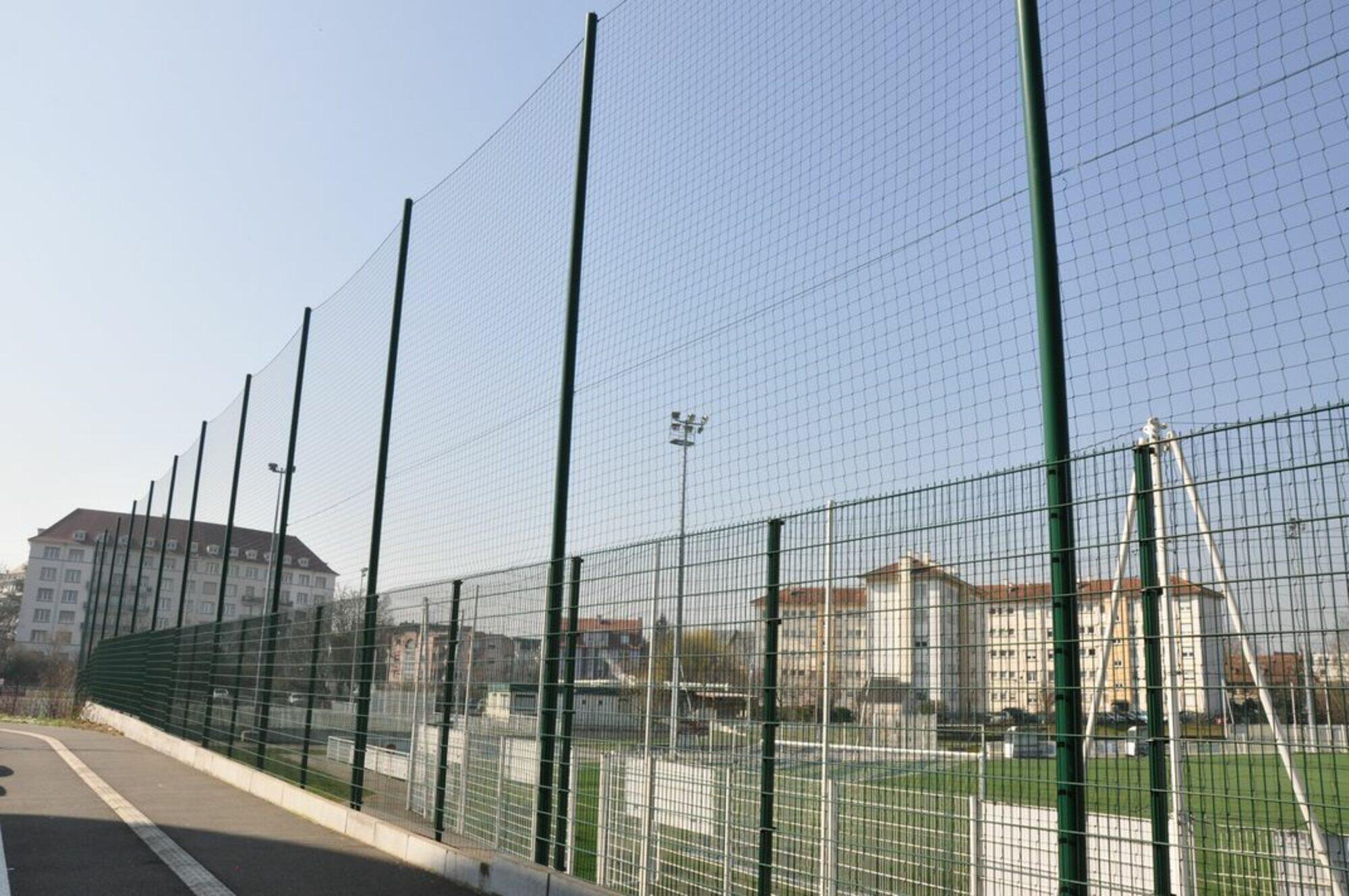 Paletti e rete di protezione 30m - Parapalloni - Altezza: 4m 3/3