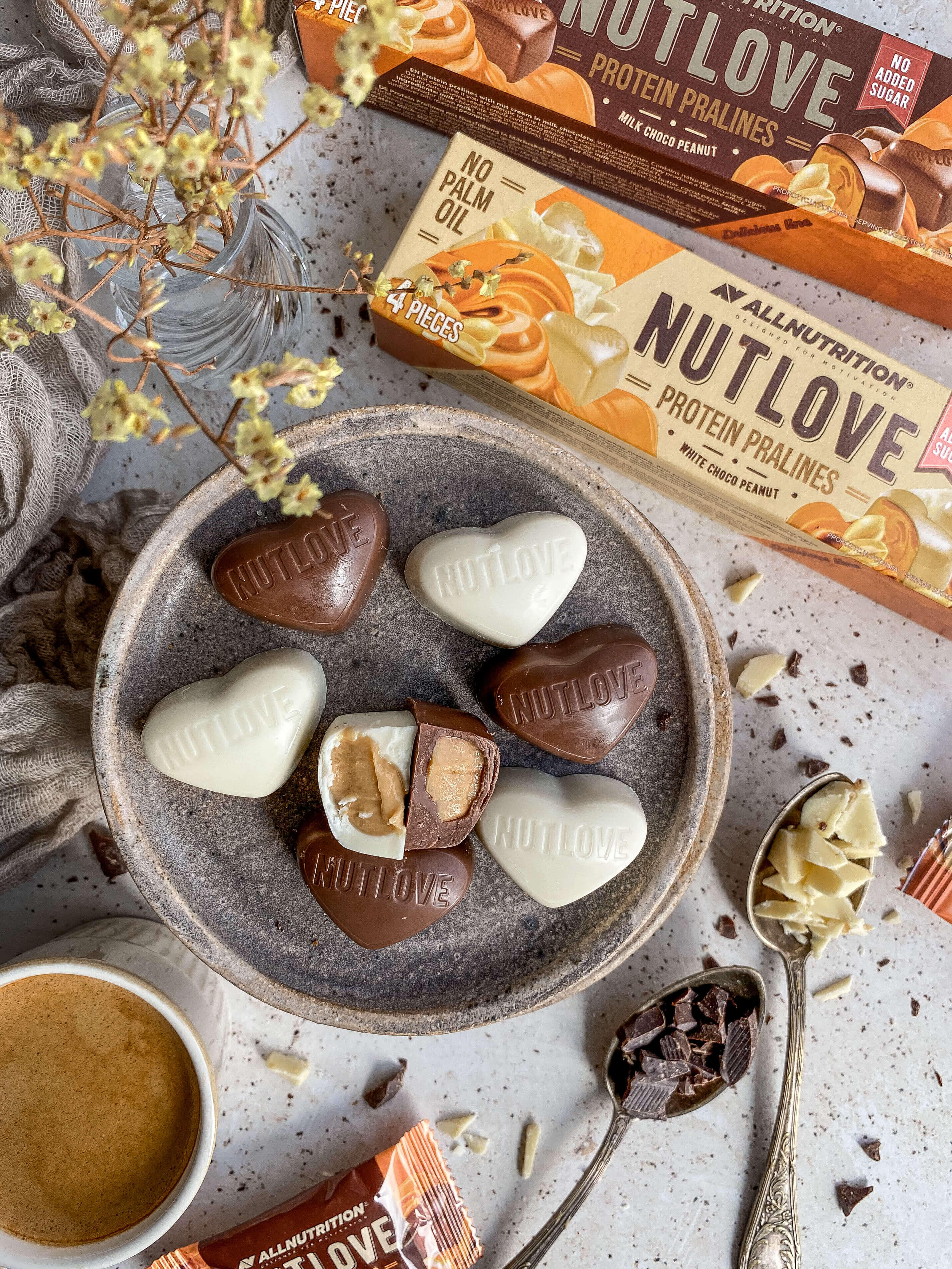 NUTLOVE PROTEIN PRALINES WHITE CHOCO PEANUT 48g 2/3
