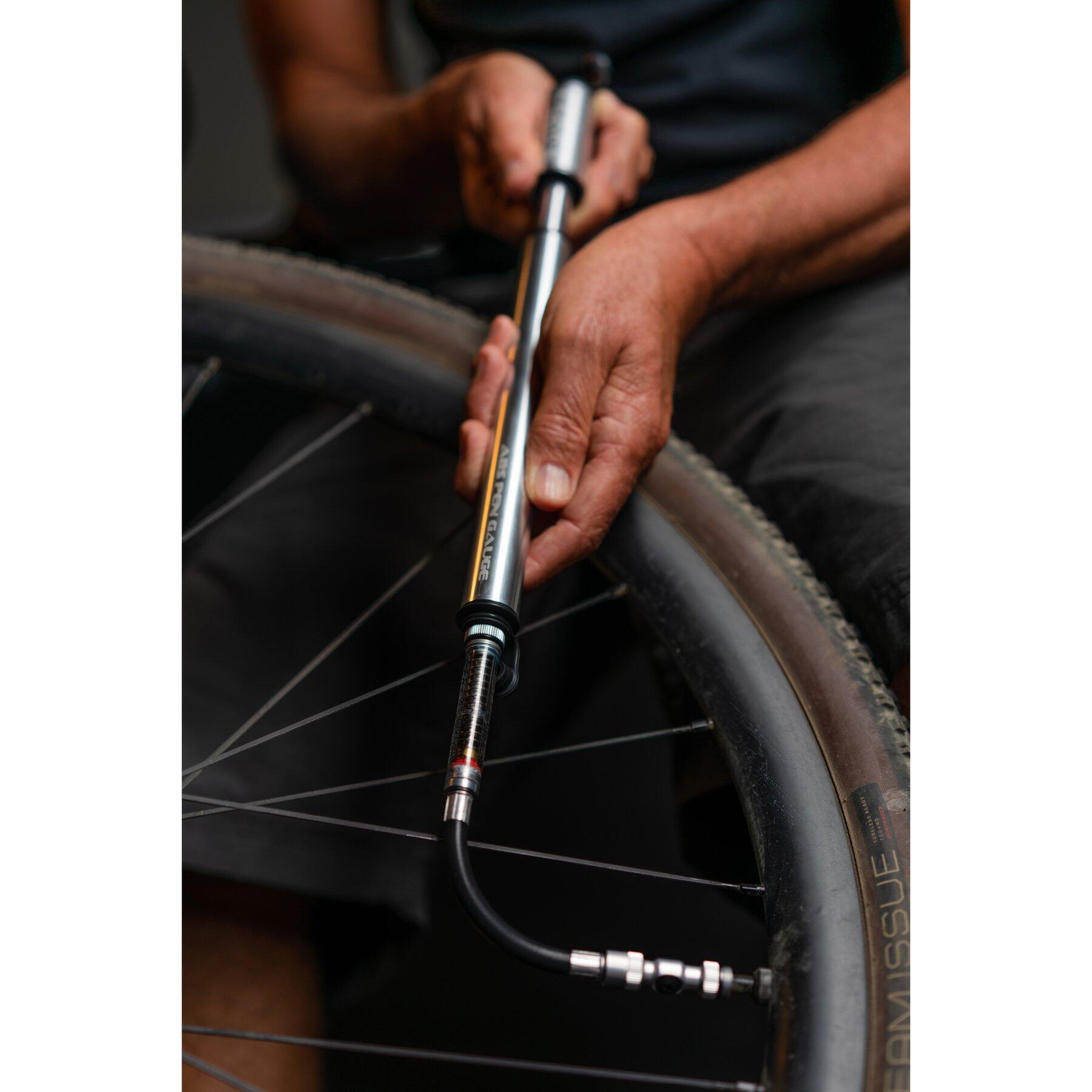 Lezyne HV Drive handpomp 232 mm, aluminium, zwart/zilver 2/2