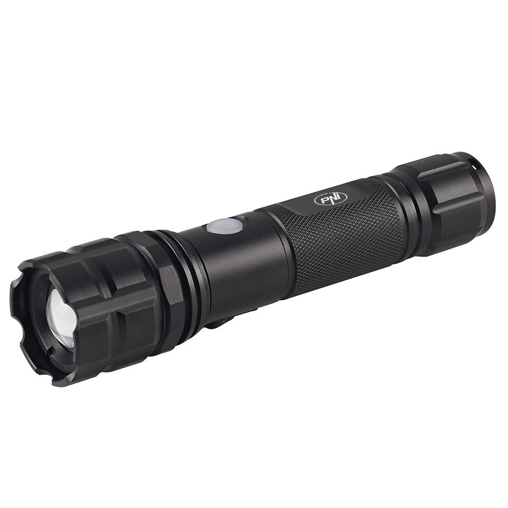 Lanterna PNI Adventure F10 6W, 500lm, raio de até 200m, foco e carregador USB PN 2/5