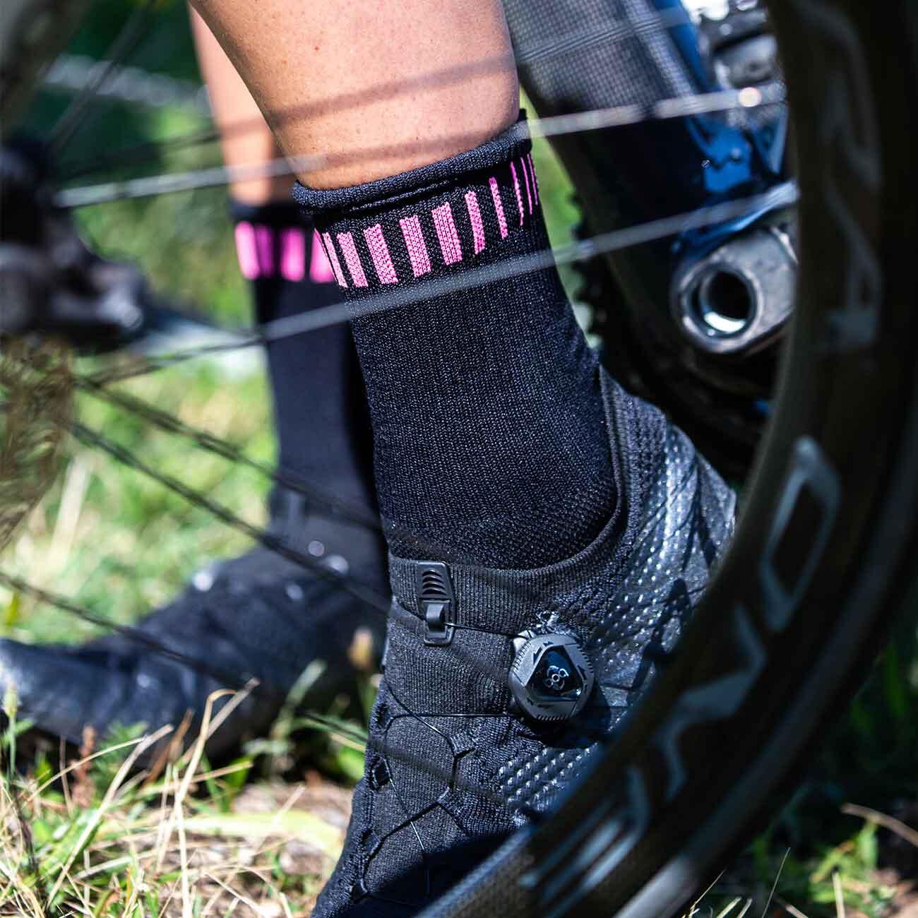 Meias Alé Logo Preto/Rosa Fluo 2/5