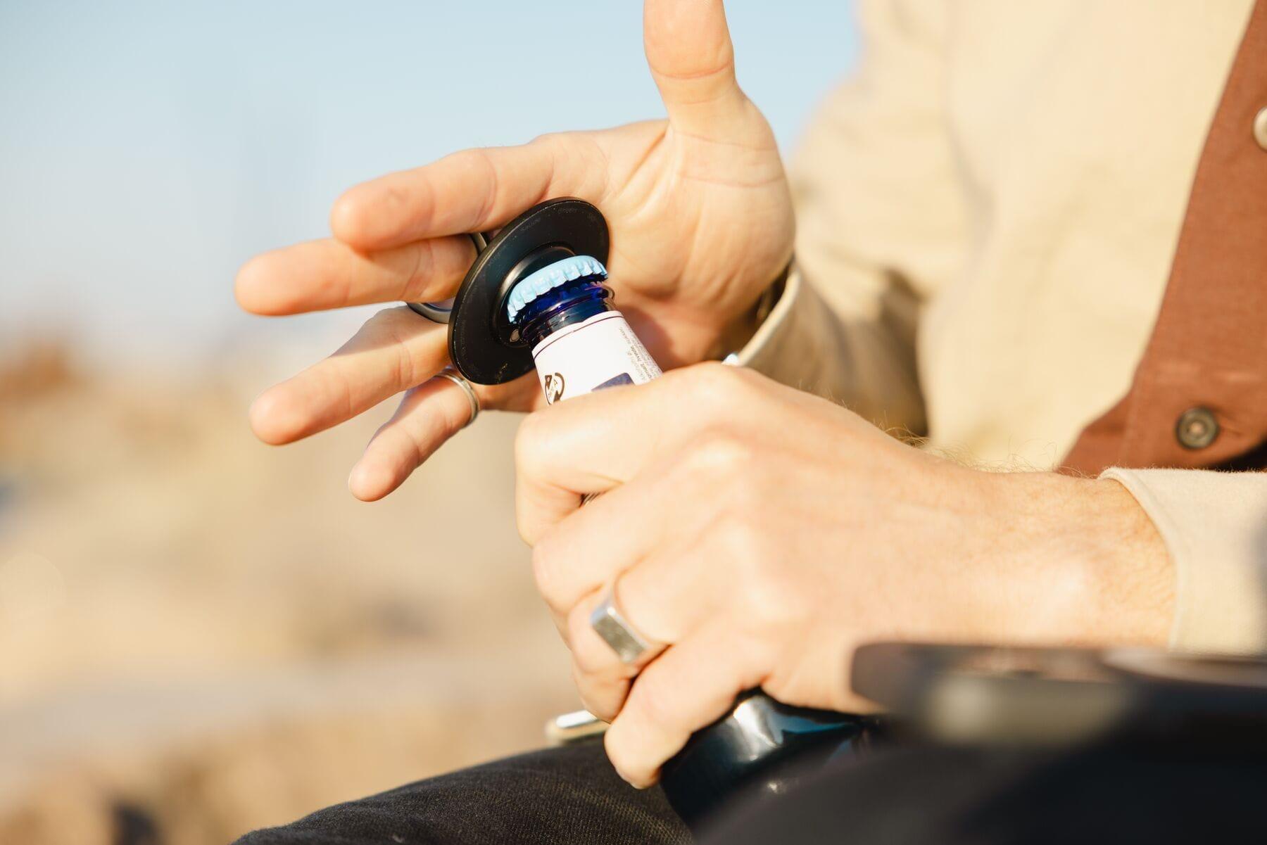 Quad Lock MAG Phone Ring/Stand Bottle Opener QUAD LOCK Decathlon