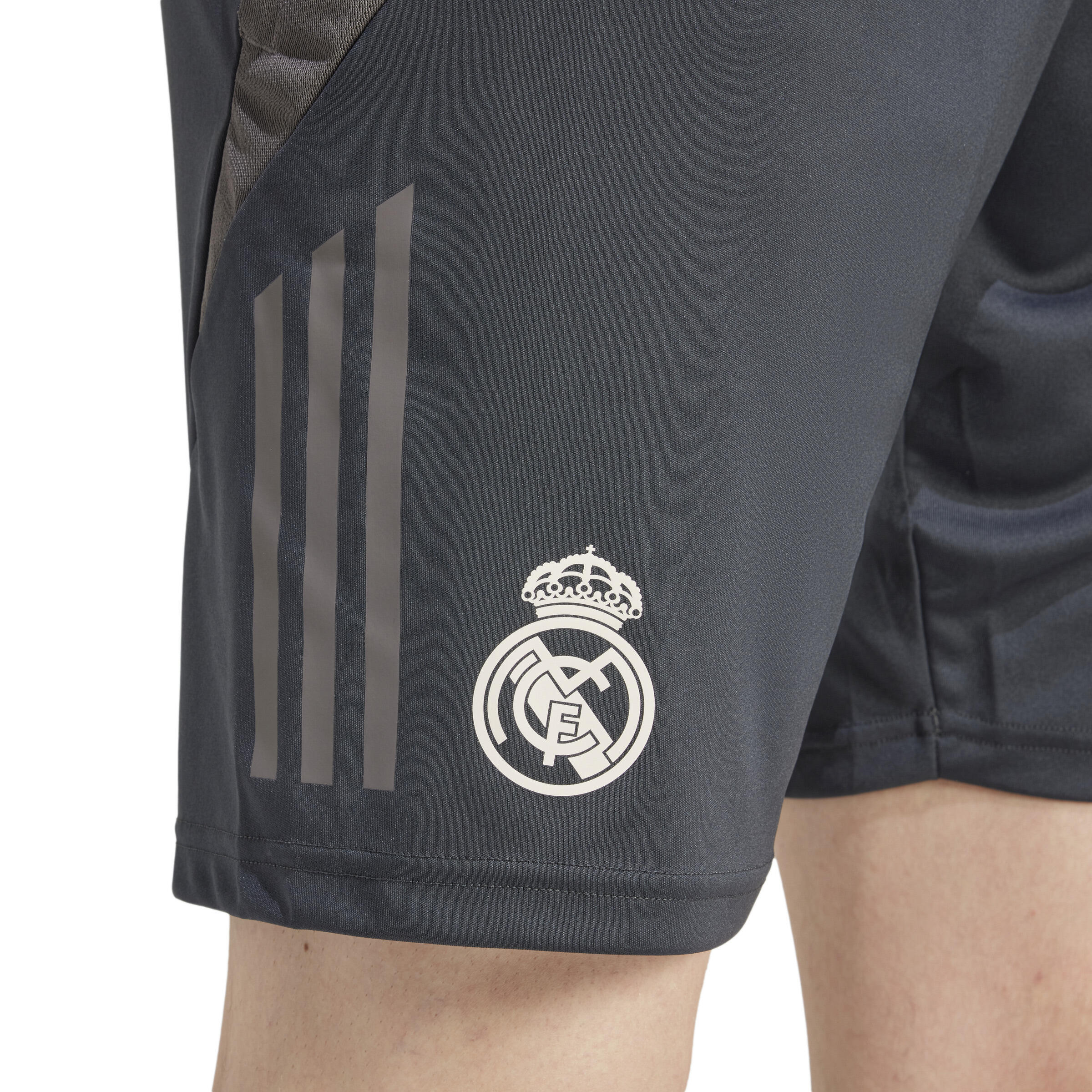 Short d'entraînement Real Madrid 2024/25 7/7