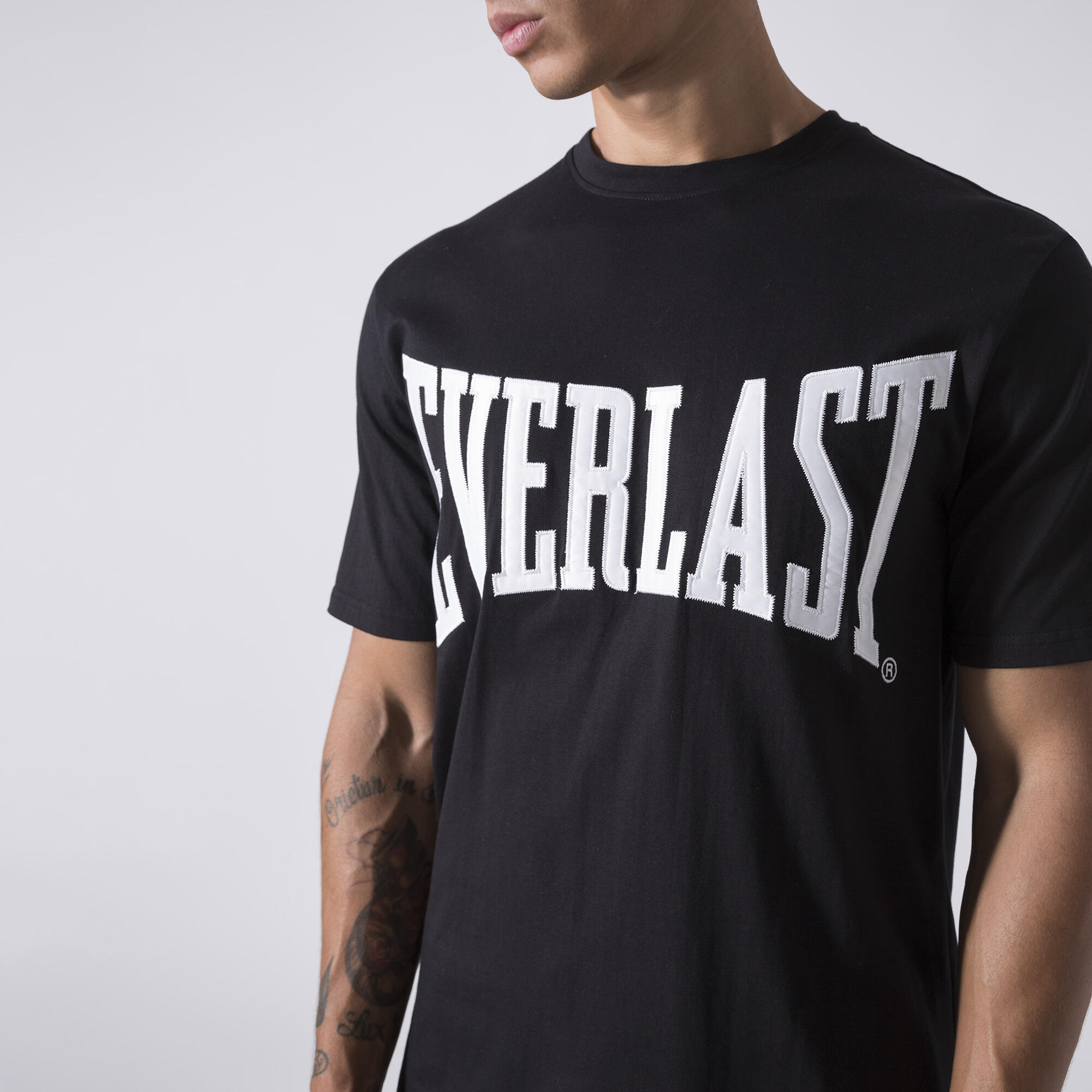 CAMISETA EXCLUSIVA NEGRO ALGODÓN 5/6