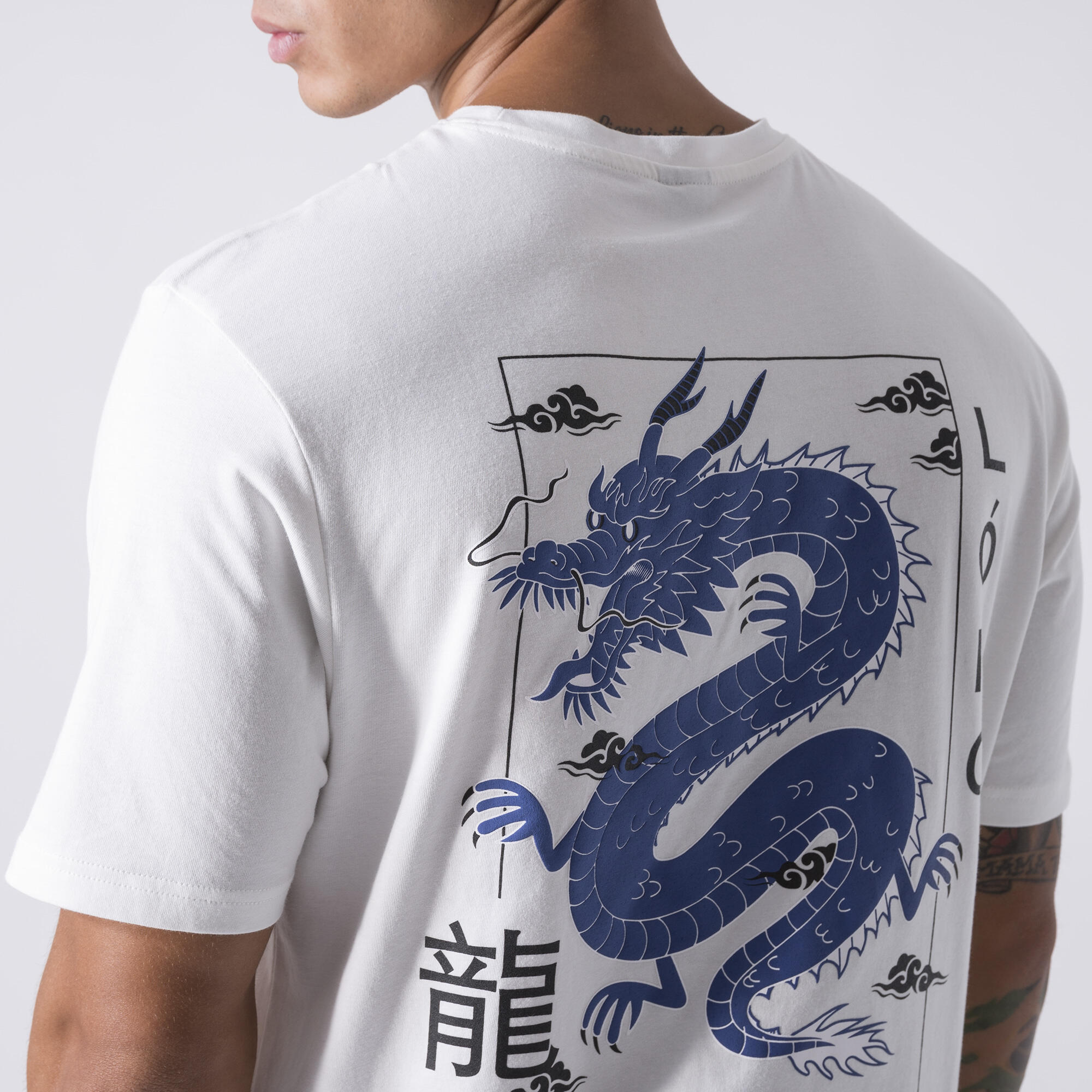 EXCLUSIVE T-SHIRT WITH DRAGON GRAPHIC OFF WHITE COTTON 6/7