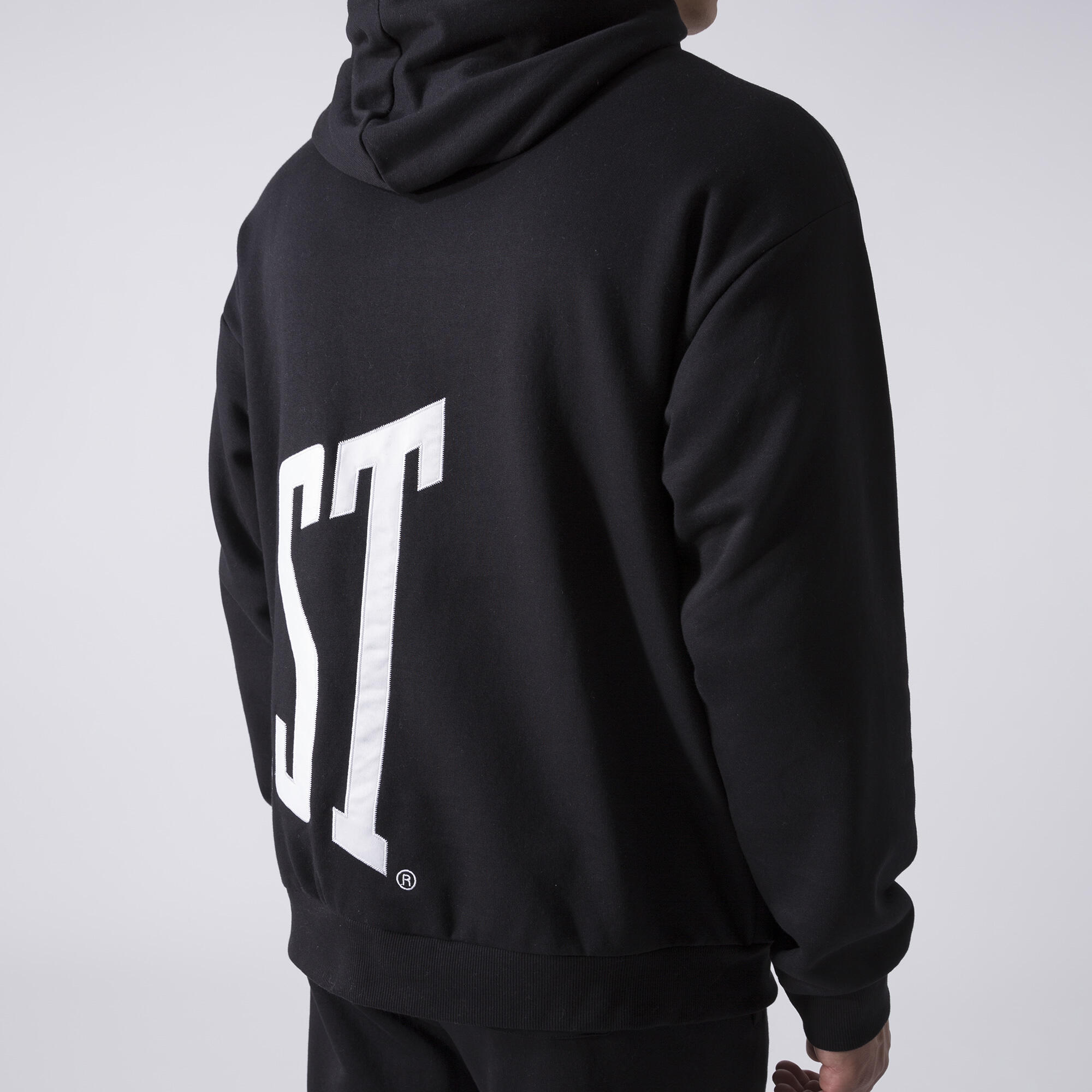 EXKLUSIVER KAPUZENPULLOVER MIT LOGO SCHWARZ BAUMWOLLE, POLYESTER 5/6