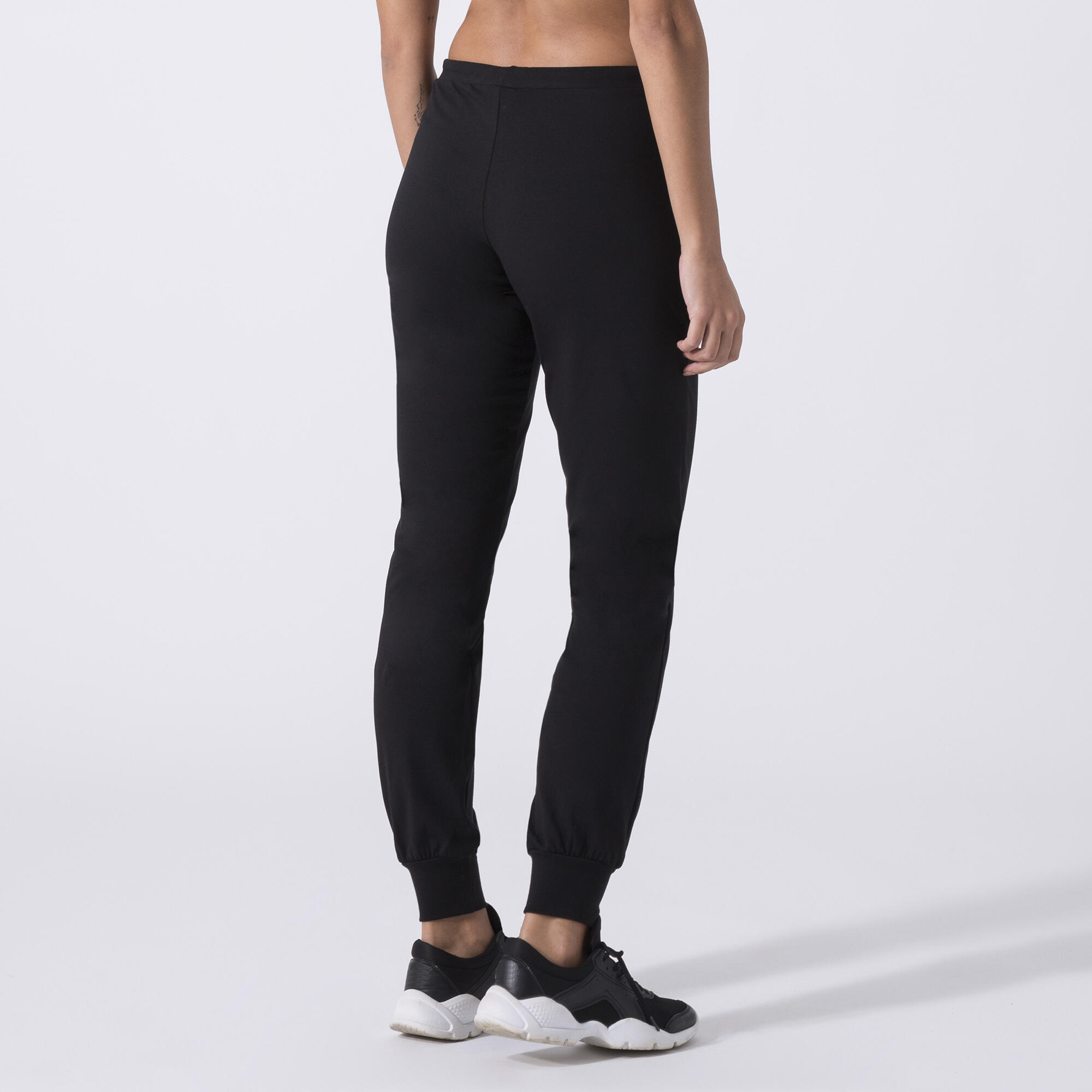 PANTALÓN BÁSICO CON PUÑO NEGRO ALGODÓN, ELASTANO 4/6