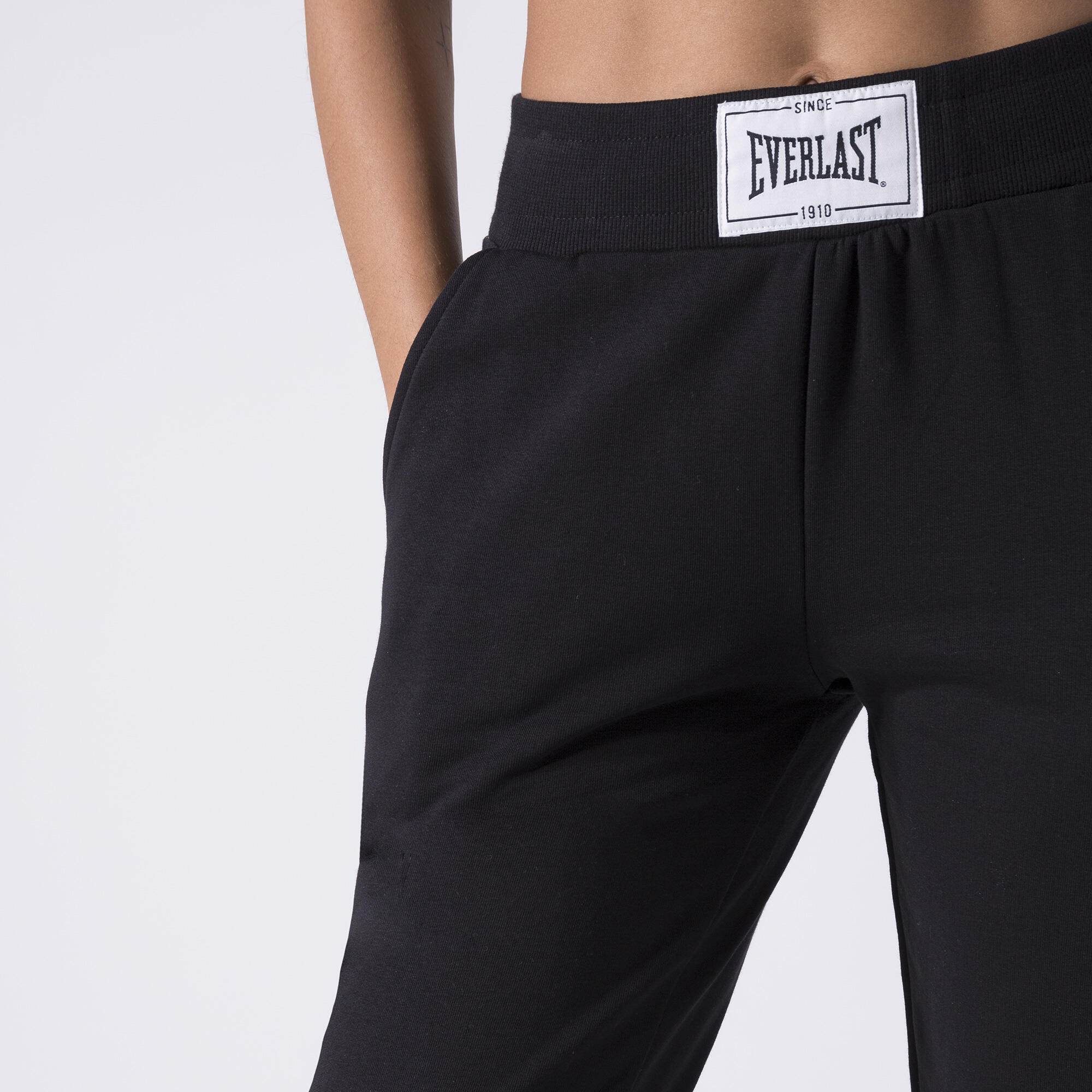 PANTALÓN ICÓNICO CON PUÑO EN EL DOBLADILLO NEGRO ALGODÓN, POLIÉSTER 6/6