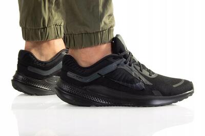 Schoenen universeel voor heren nike quest 5