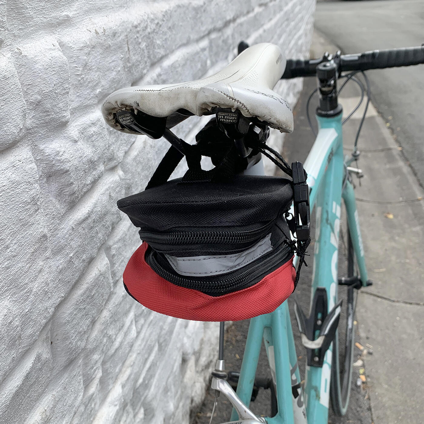 Borsa sottosella con kit di riparazione bici 6/7
