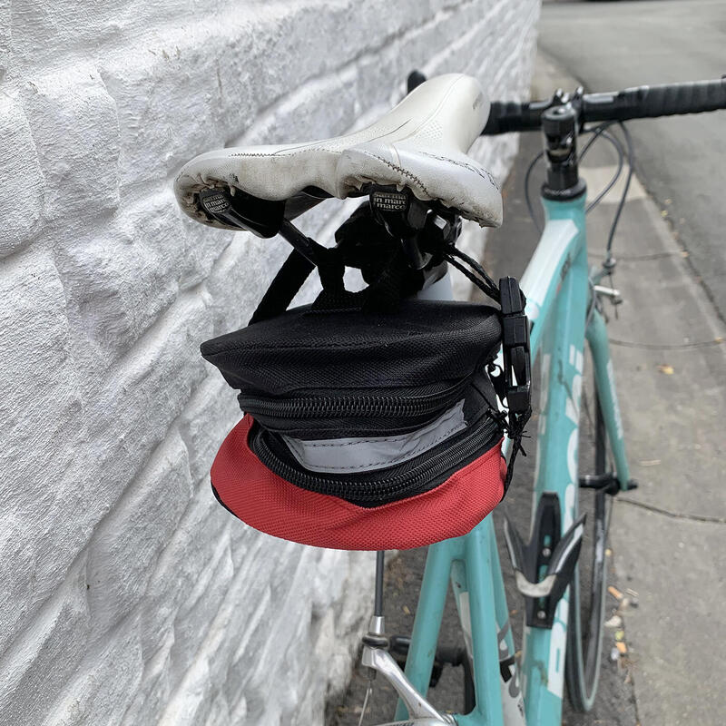 Sacoche de selle avec kit réparation vélo