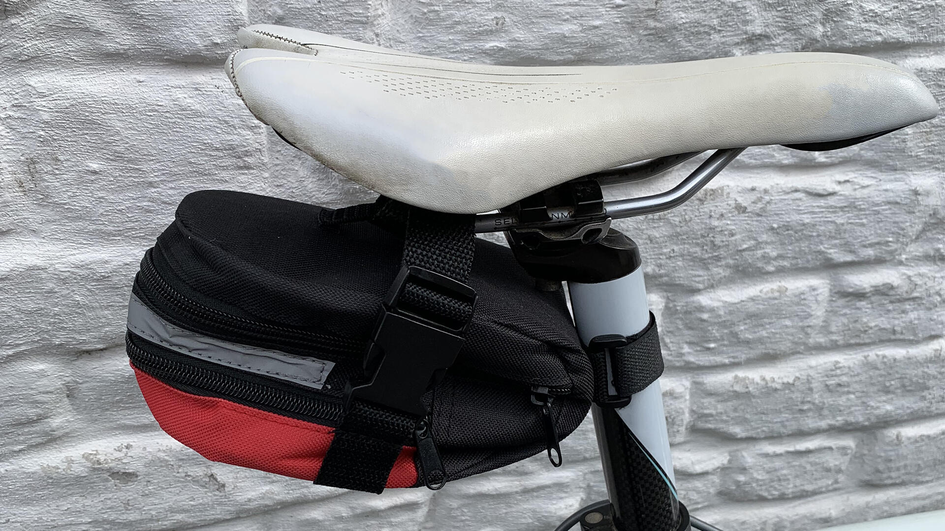 Borsa sottosella con kit di riparazione bici 7/7