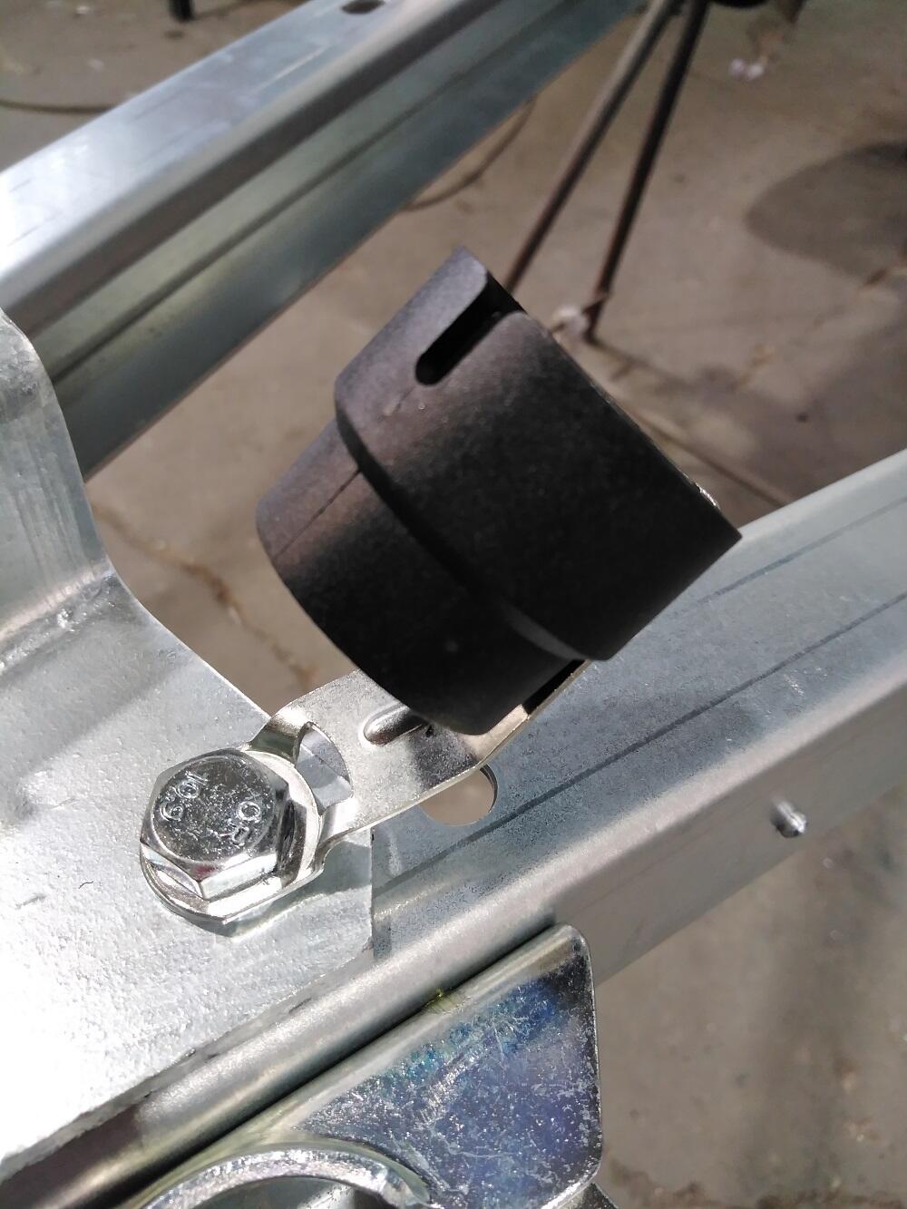 Soporte clavija de acero zincado para remolques y caravanas 2/3