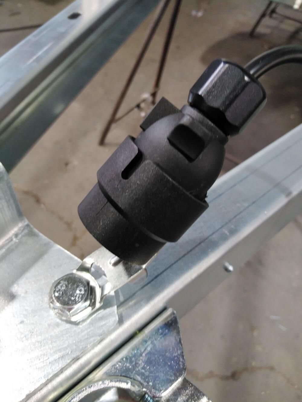 Soporte clavija de acero zincado para remolques y caravanas 3/3