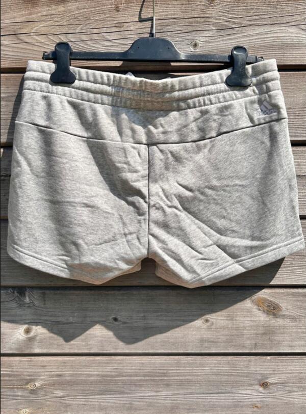 Entre Particuliers - Adidas - Short gris - Taille M 4/5