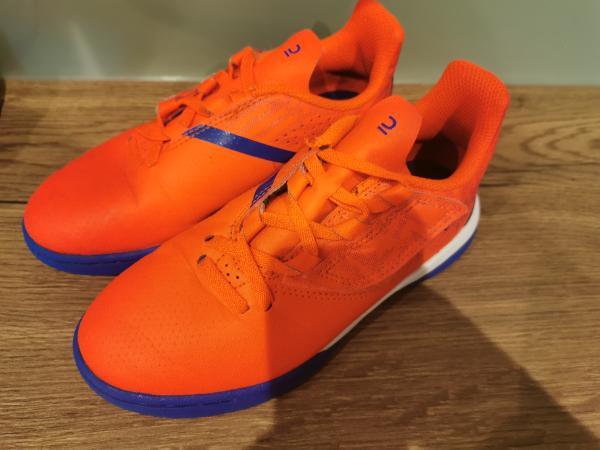 Entre Particuliers - Chaussures de football d'intérieur kipsta rose sau 4/5
