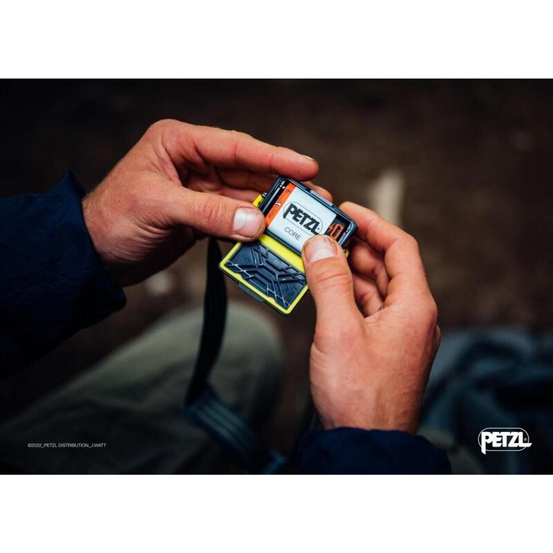 Latarka czołowa Petzl Tikka Core - green (450 lm)