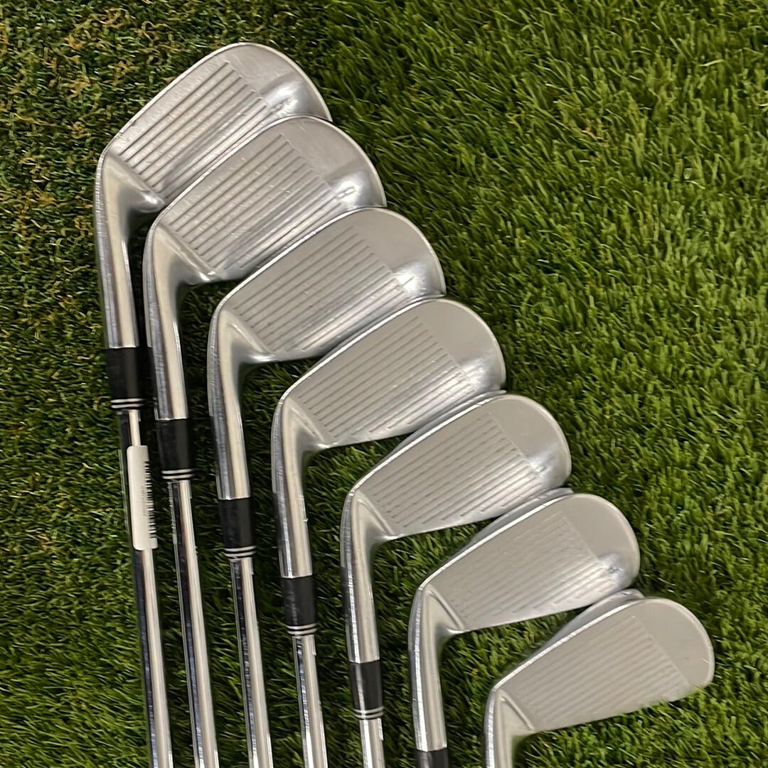 GRADE B-Cobra PRO AMP CELL 4-PW/Irons 2/3