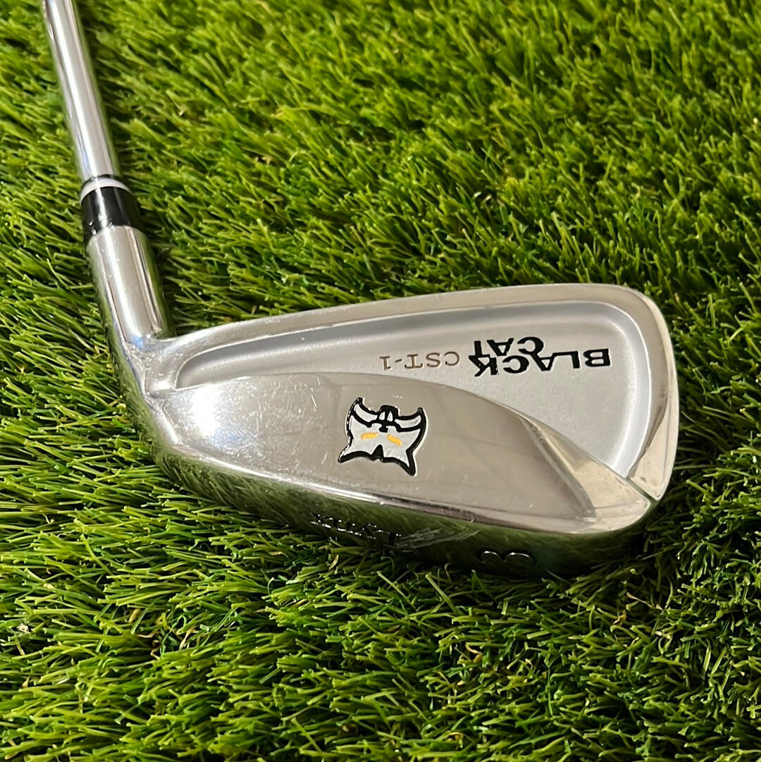 Lynx Black Cat CST-1 9 Iron Regular Graphite Shaft Lynx Grip Lynx Black Cat CST-1 9 Iron Regular Graphite Shaft Lynx Grip