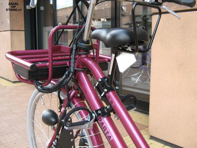 Zadel kinderzitje op buis damesfiets 2/6