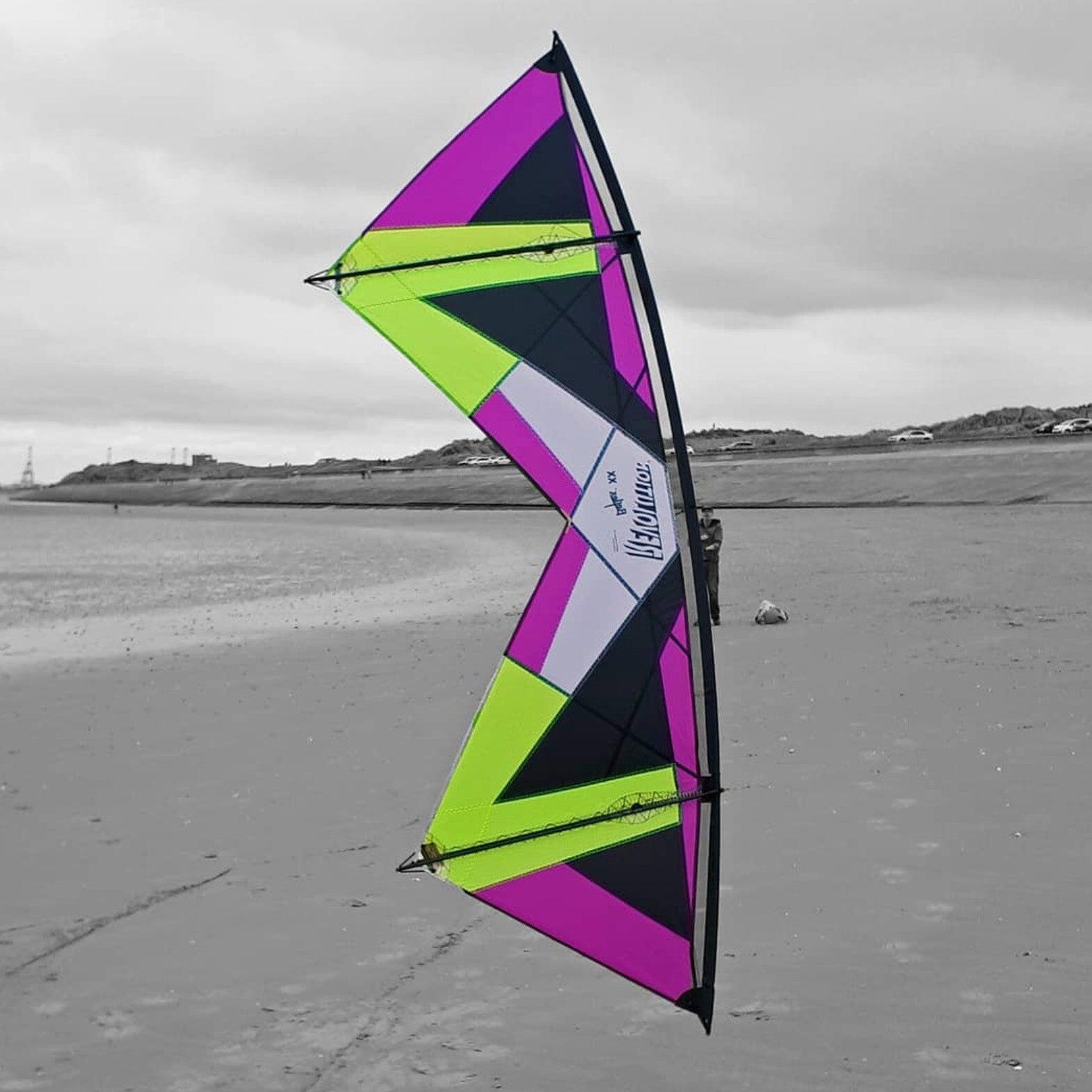 Cerf-volant 4 lignes - Revolution Kites - Reflex XX rouge et bleu 3/5