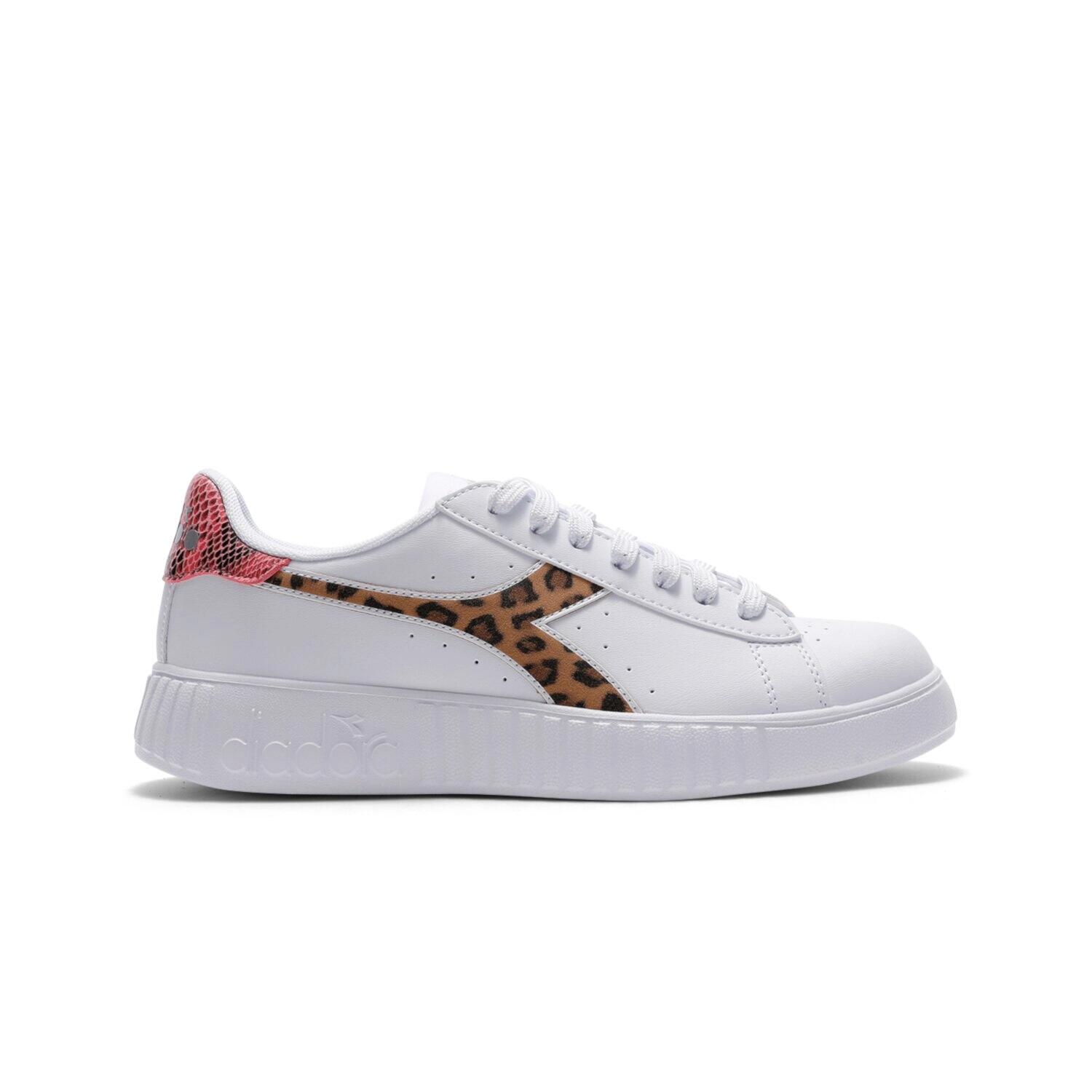 DIADORA picture