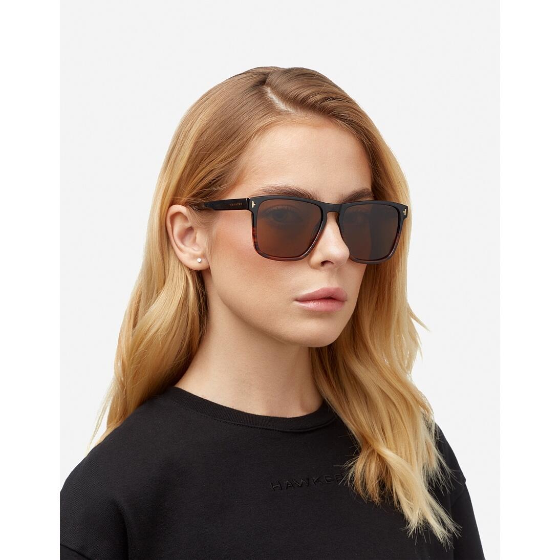 HAWKERS - Gafas de Sol para Hombre y Mujer POLARIZED BLACK OLIVE - DUST 6/7
