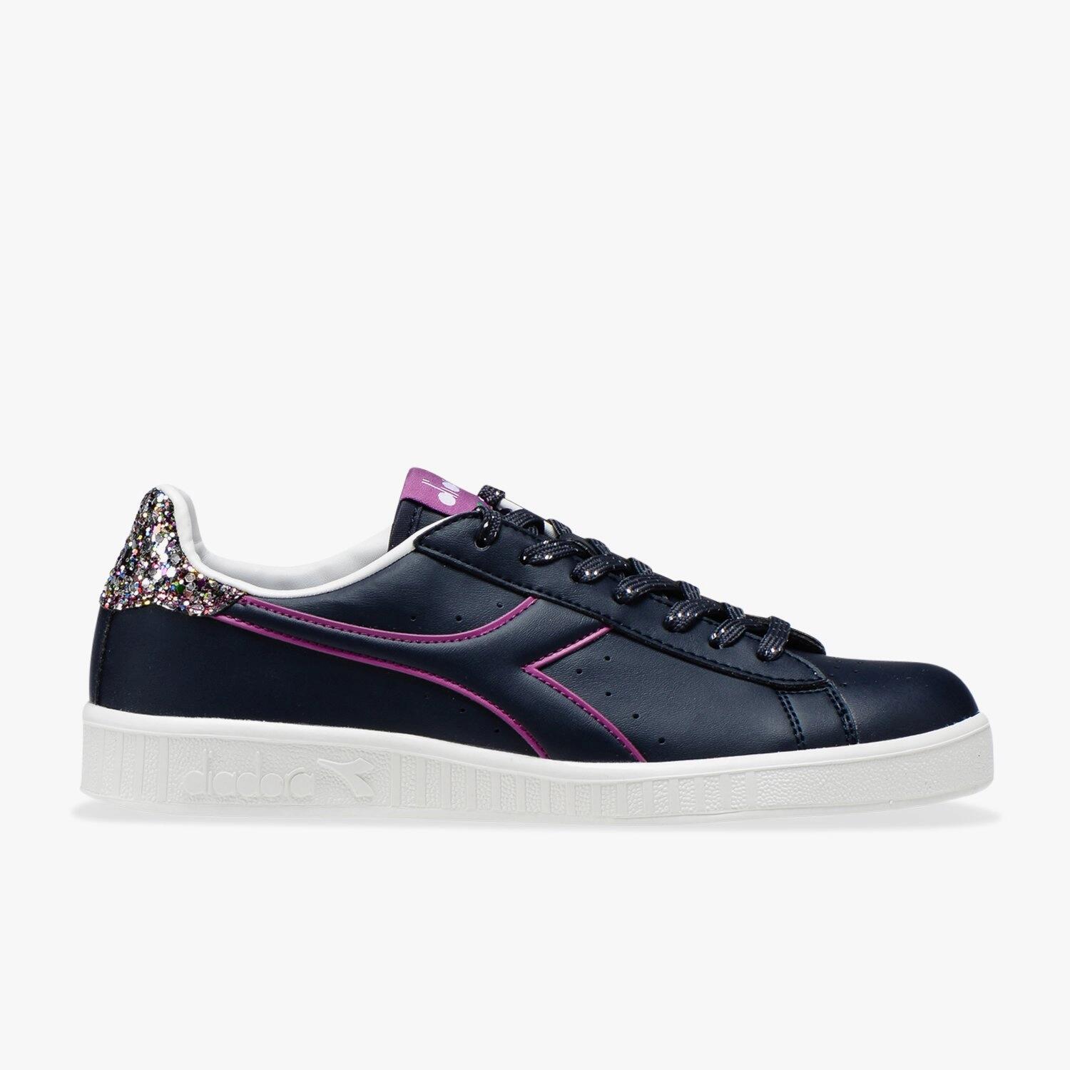 DIADORA picture