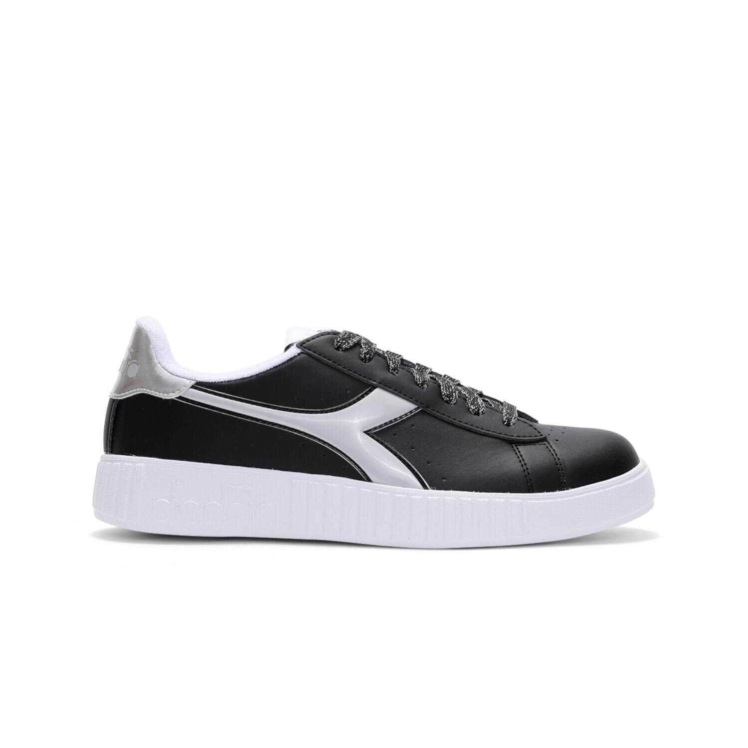 DIADORA picture