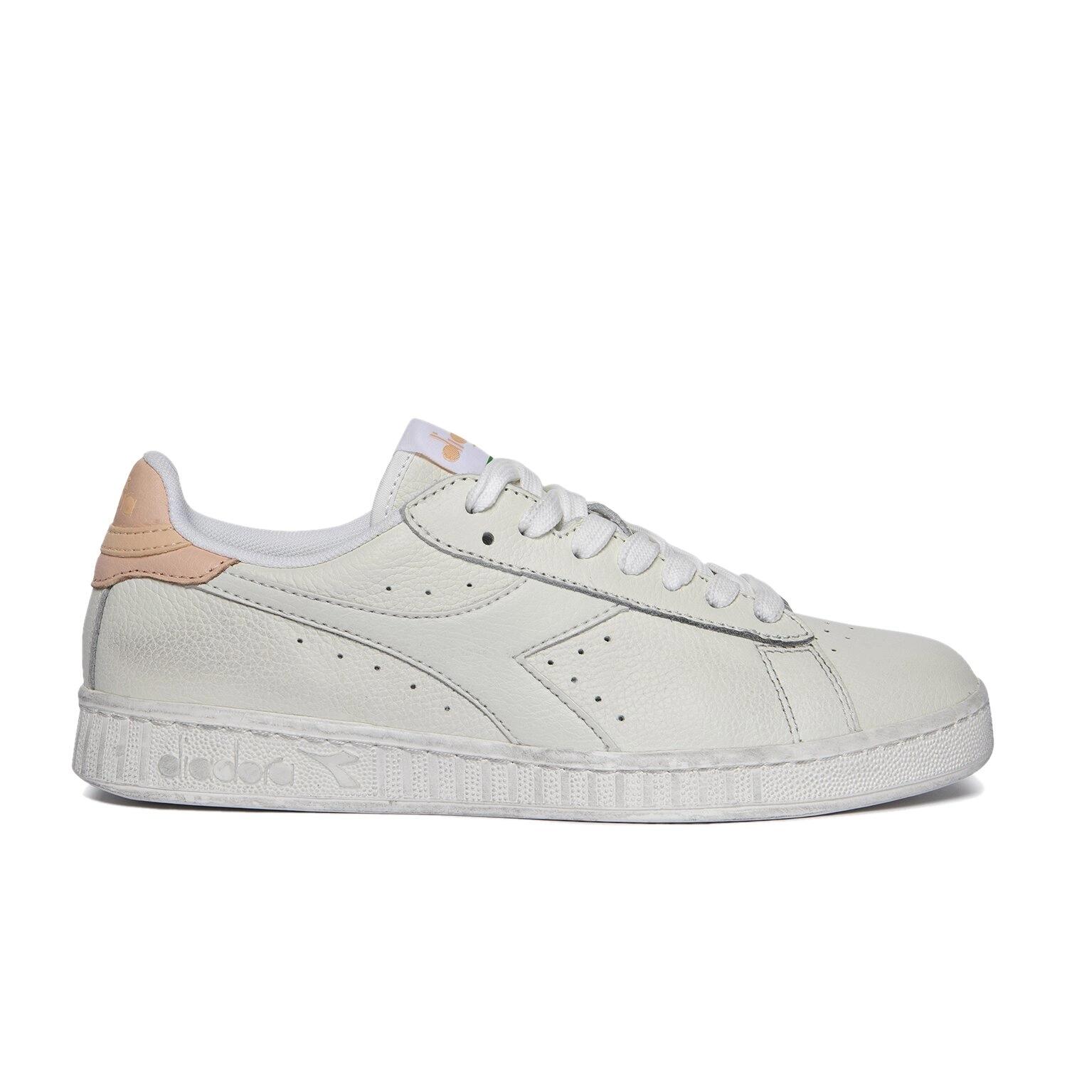 DIADORA picture