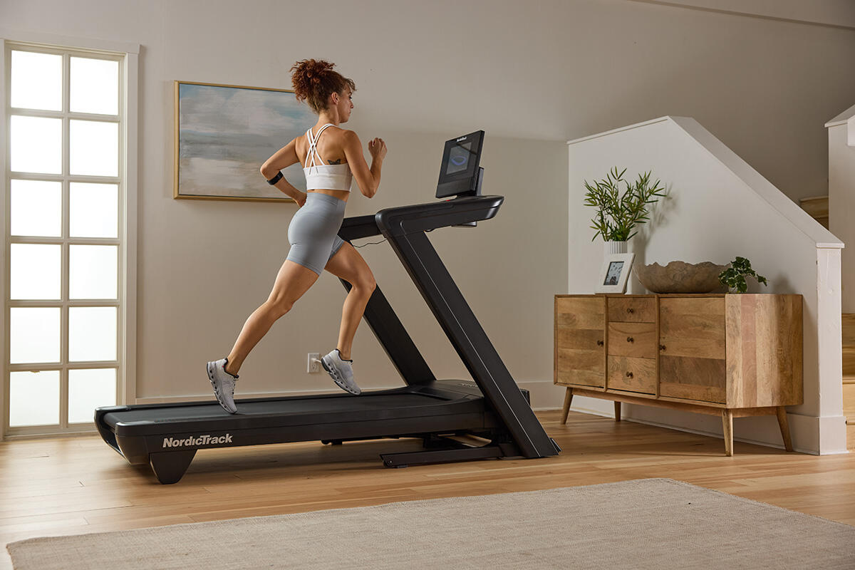 Laufband Commercial 1250 6/7