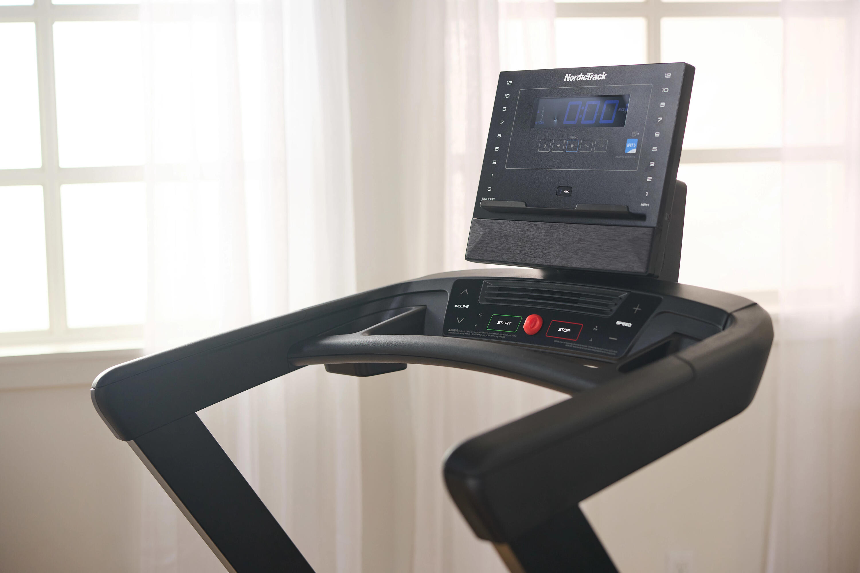 Loopband T Series 7 Opvouwbare / Hellingshoek +10% / 16 km/u 2/7