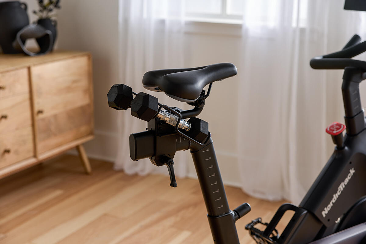 Hometrainer 24 Studio Bike / 24 weerstandsniveaus + Twee halters 6/7