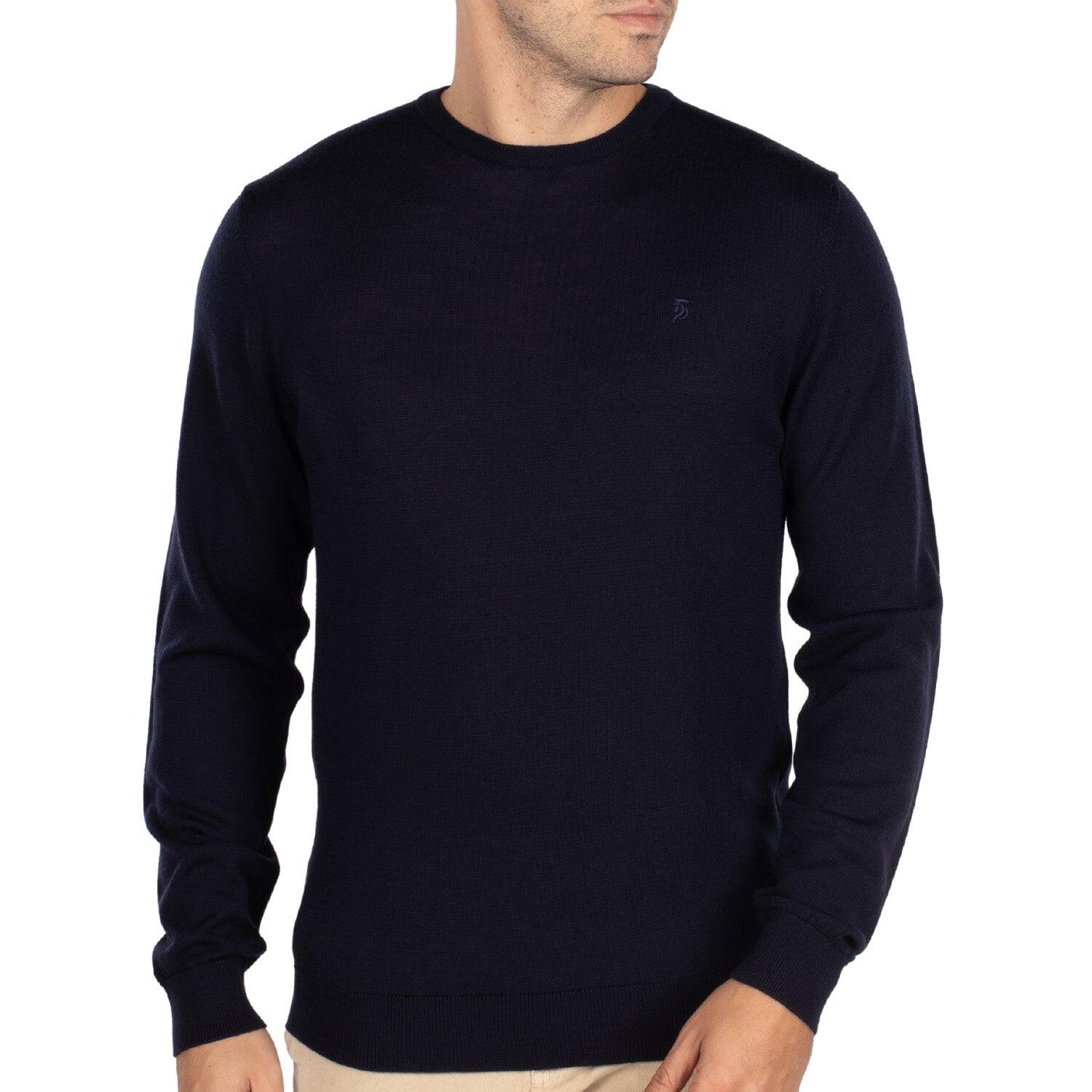 bleu marine.