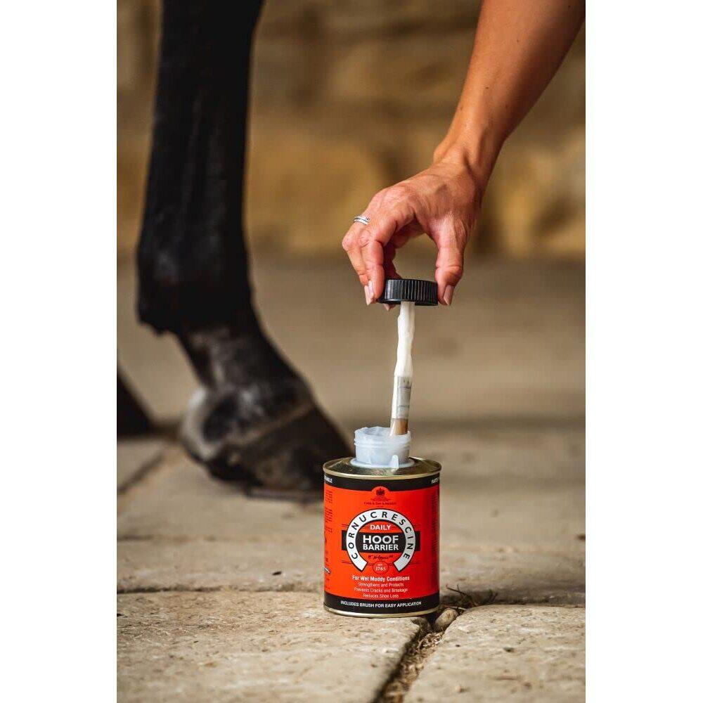 Cornucrescine Daily Hoof Barrier rende impermeabile lo zoccolo fragile da acqua 2/2