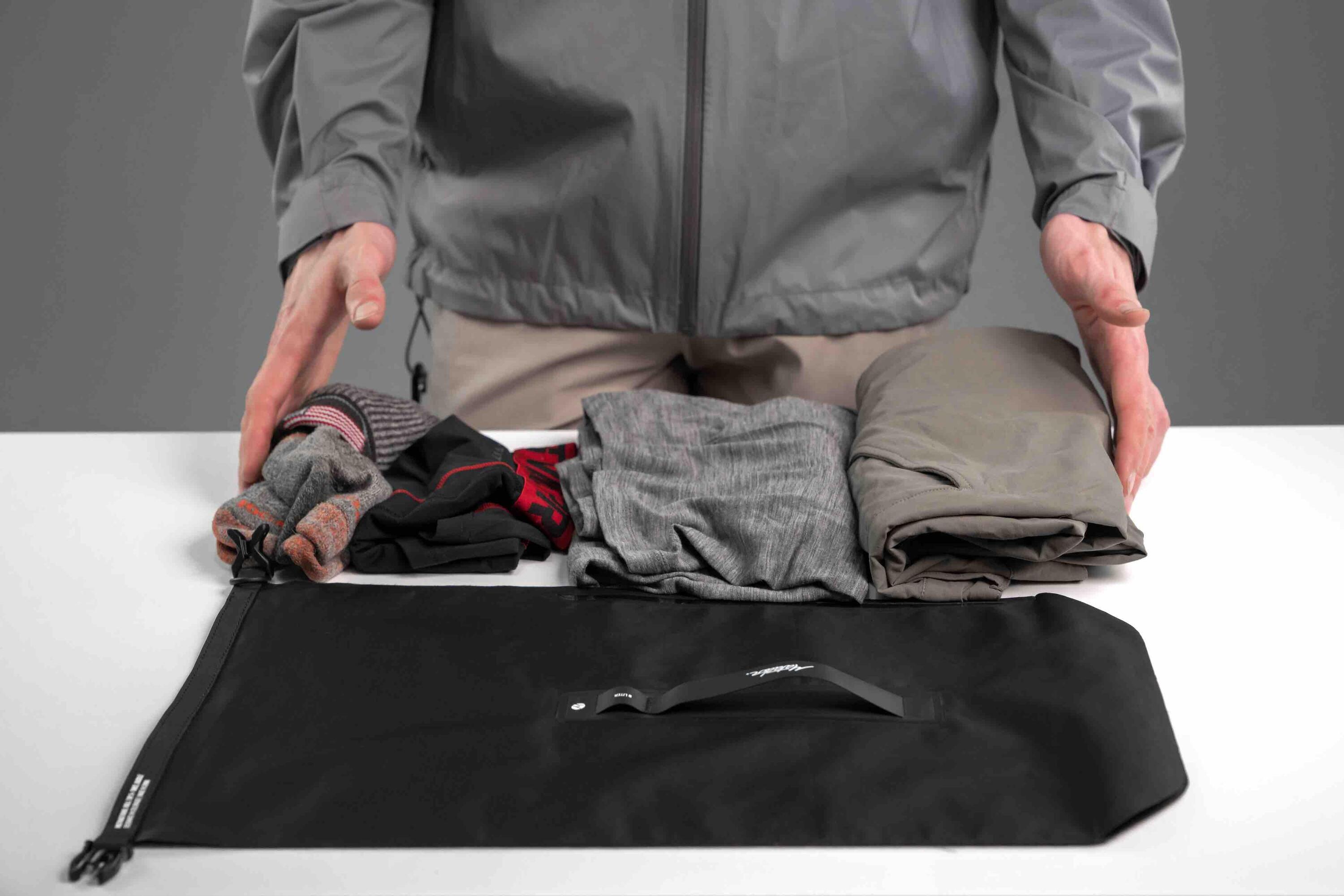 Matador FlatPak Drybag 8L 2/2