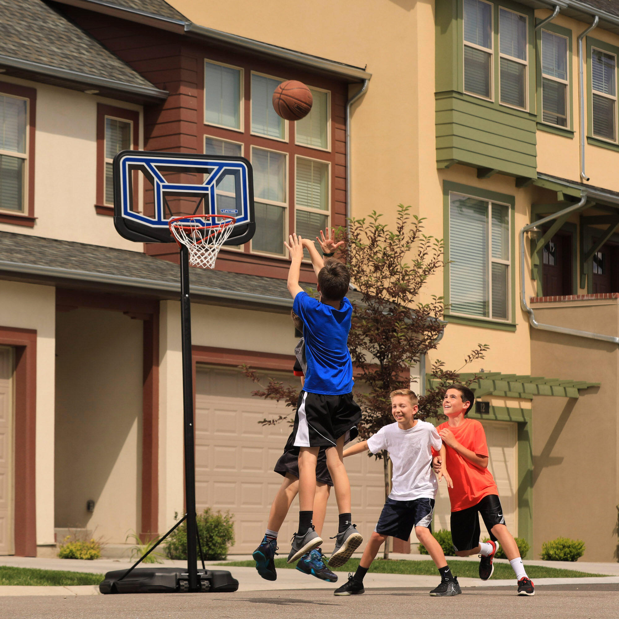 Canasta baloncesto ultrarresistente Lifetime altura regulable 230/305 cm UV100 4/6
