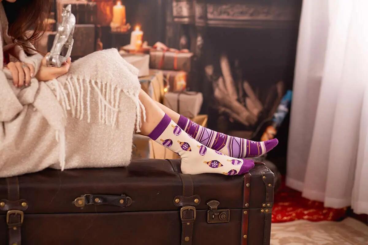 Sosete bumbac de craciun Arty Socks Globuri Violet 3/6