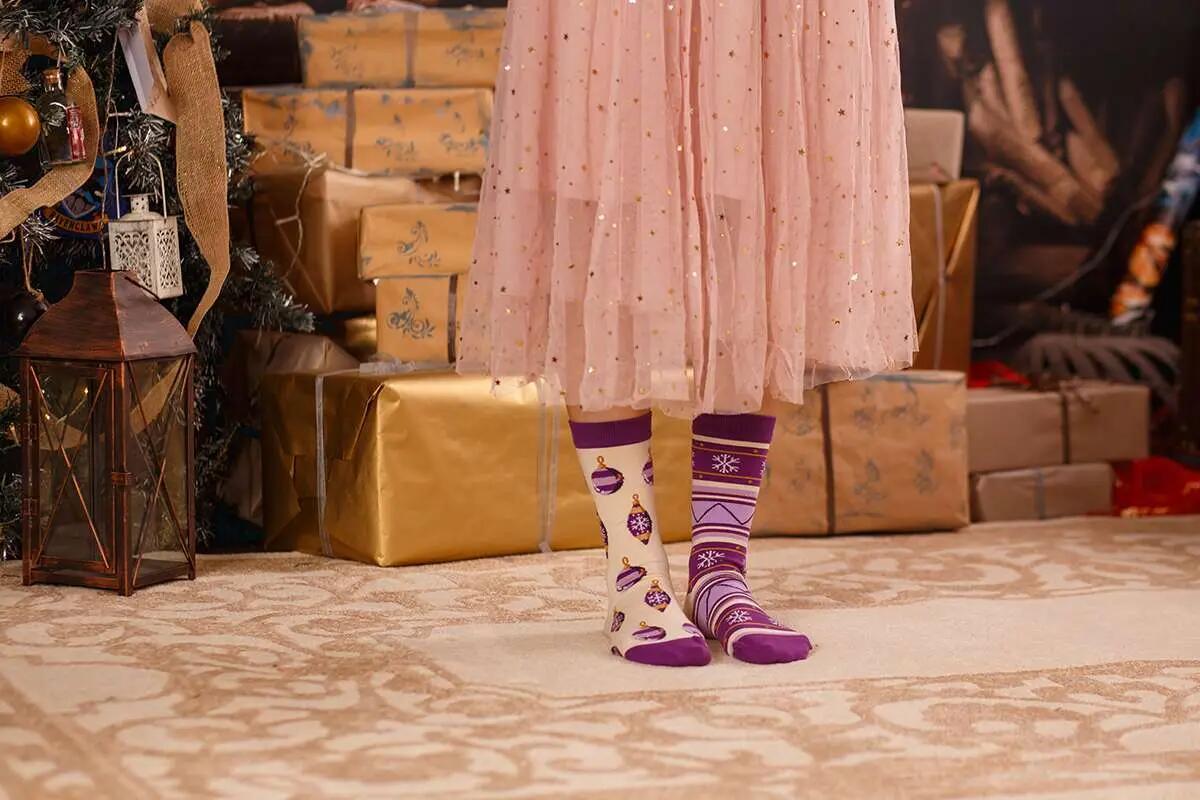 Sosete bumbac de craciun Arty Socks Globuri Violet 6/6